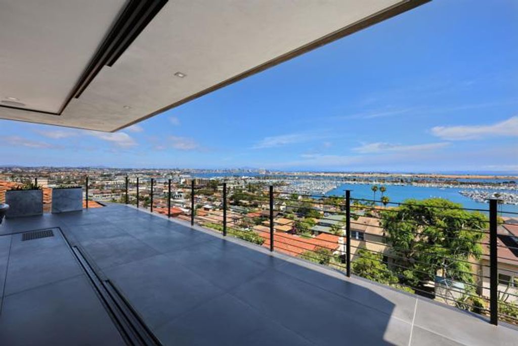 Photo for 921 Harbor View Dr, San Diego, CA 92106 (MLS # NDP2401882)
