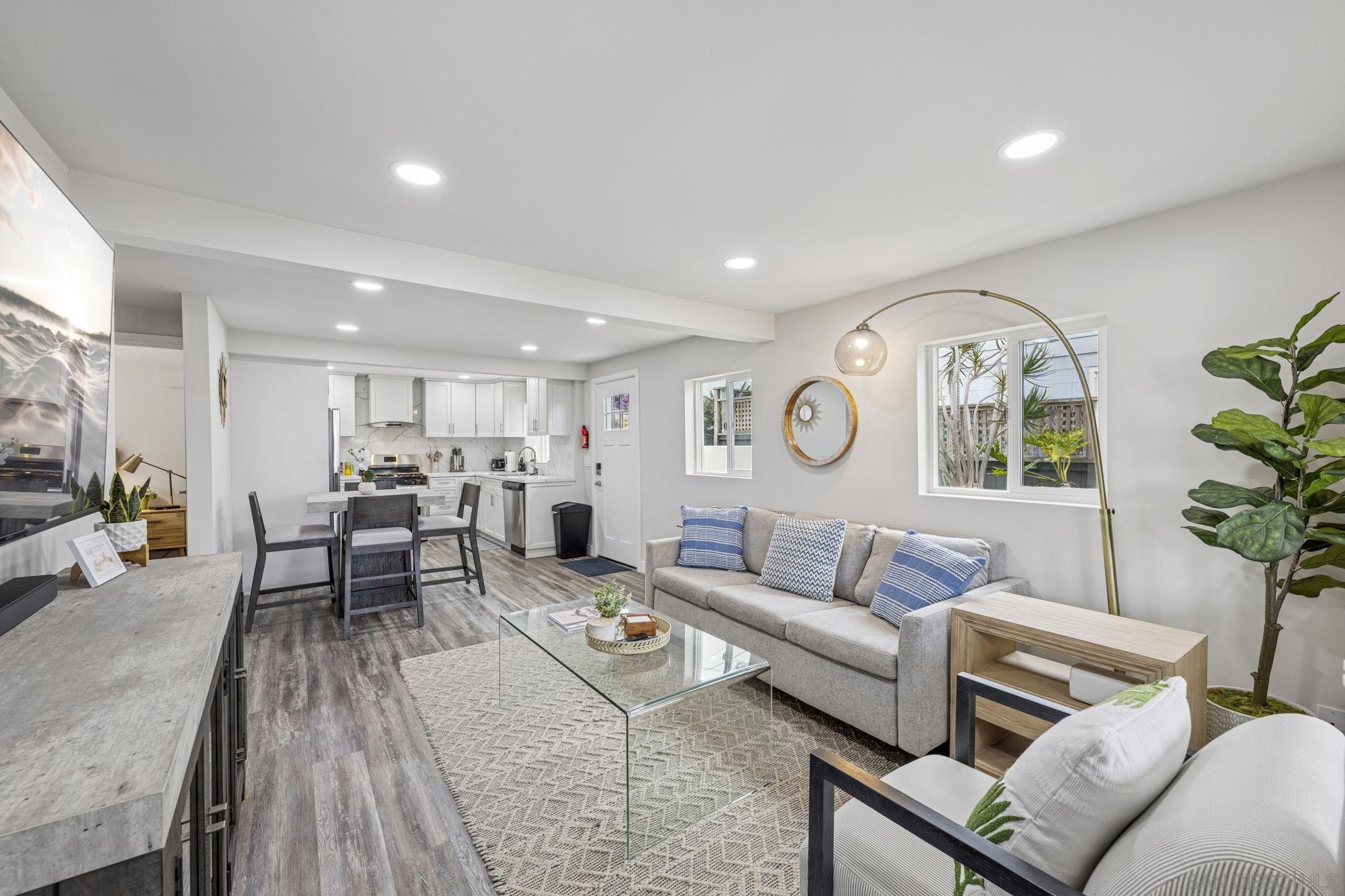 215 N Granados Ave