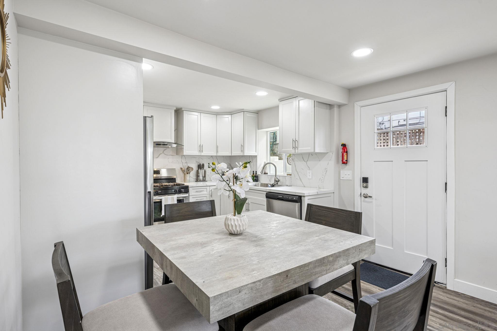 215 N Granados Ave