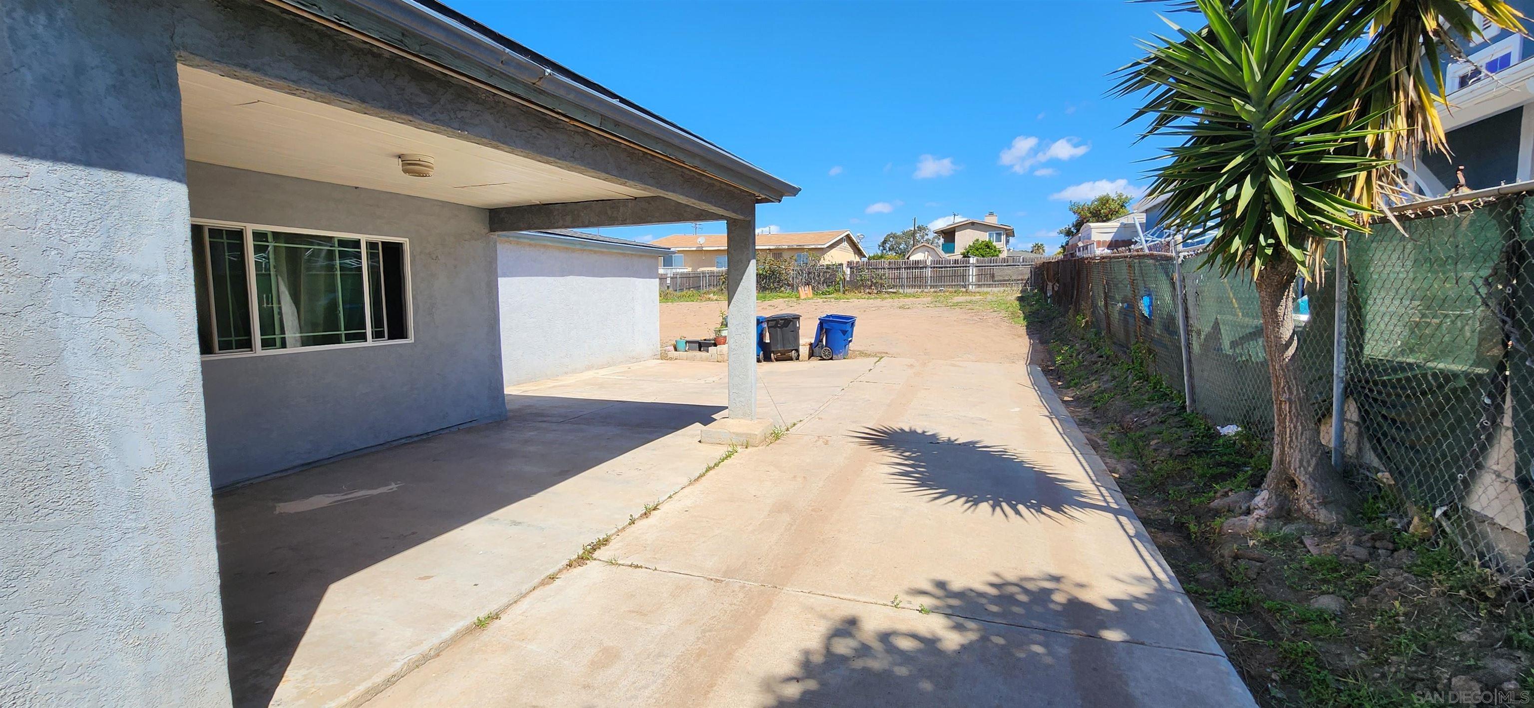 4052  Main St