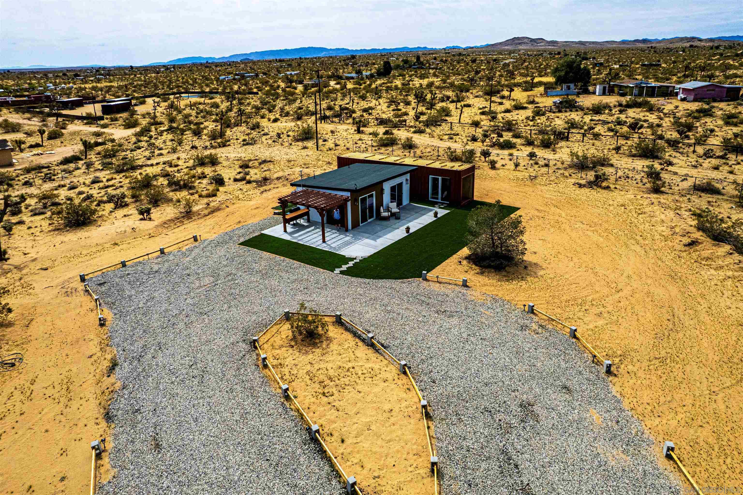 2135 Road Runner Ln