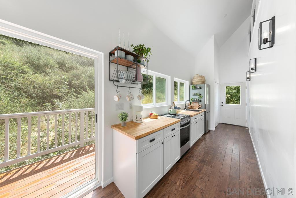 3223  Canyon Dr