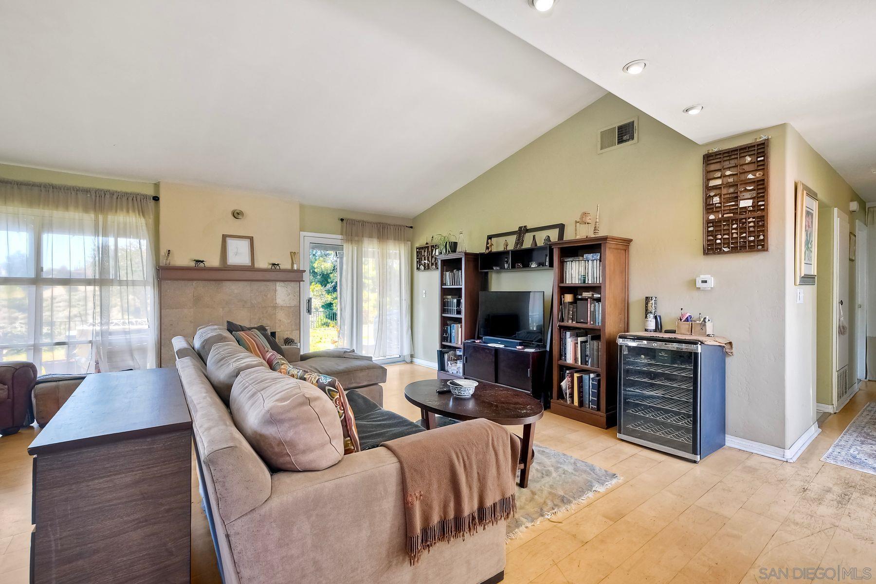 2336 Ron Way
