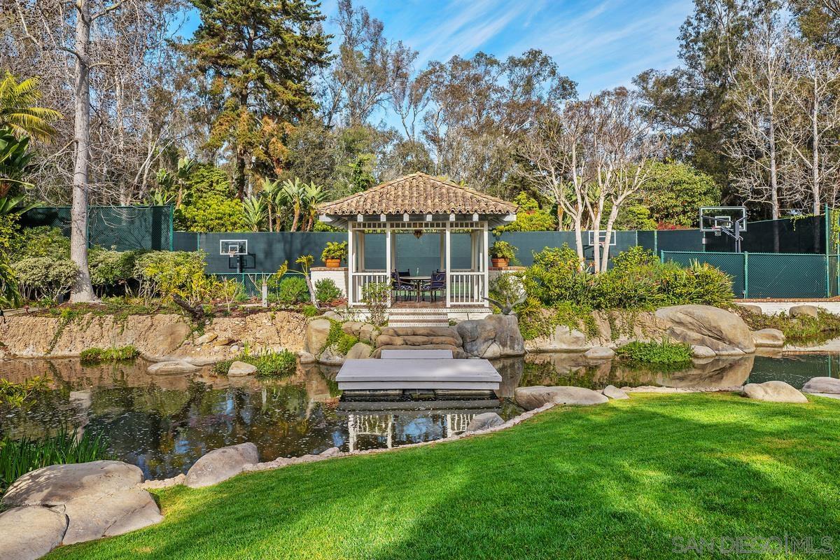 16337 Los Arboles