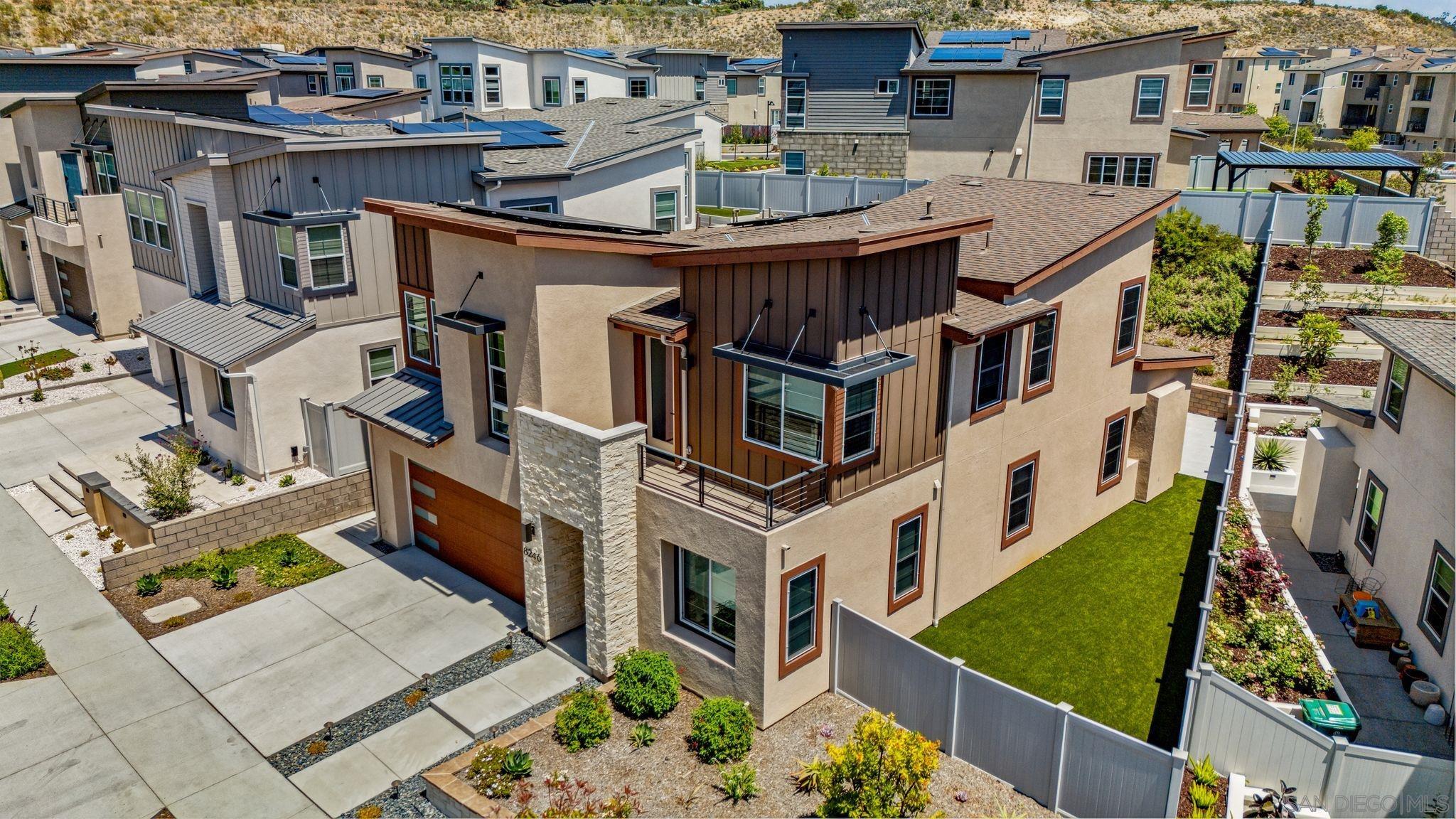 8246 Rose Quartz Cir