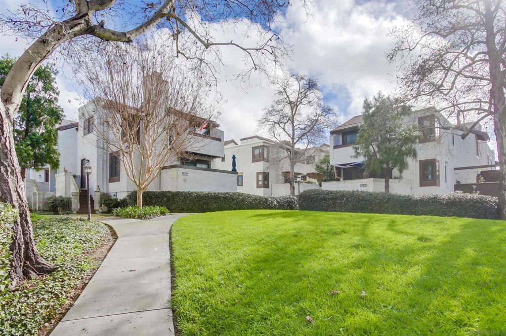 Photo for 2264 Caminito Pajarito #142, San Diego, CA 92107 (MLS # 240002813)