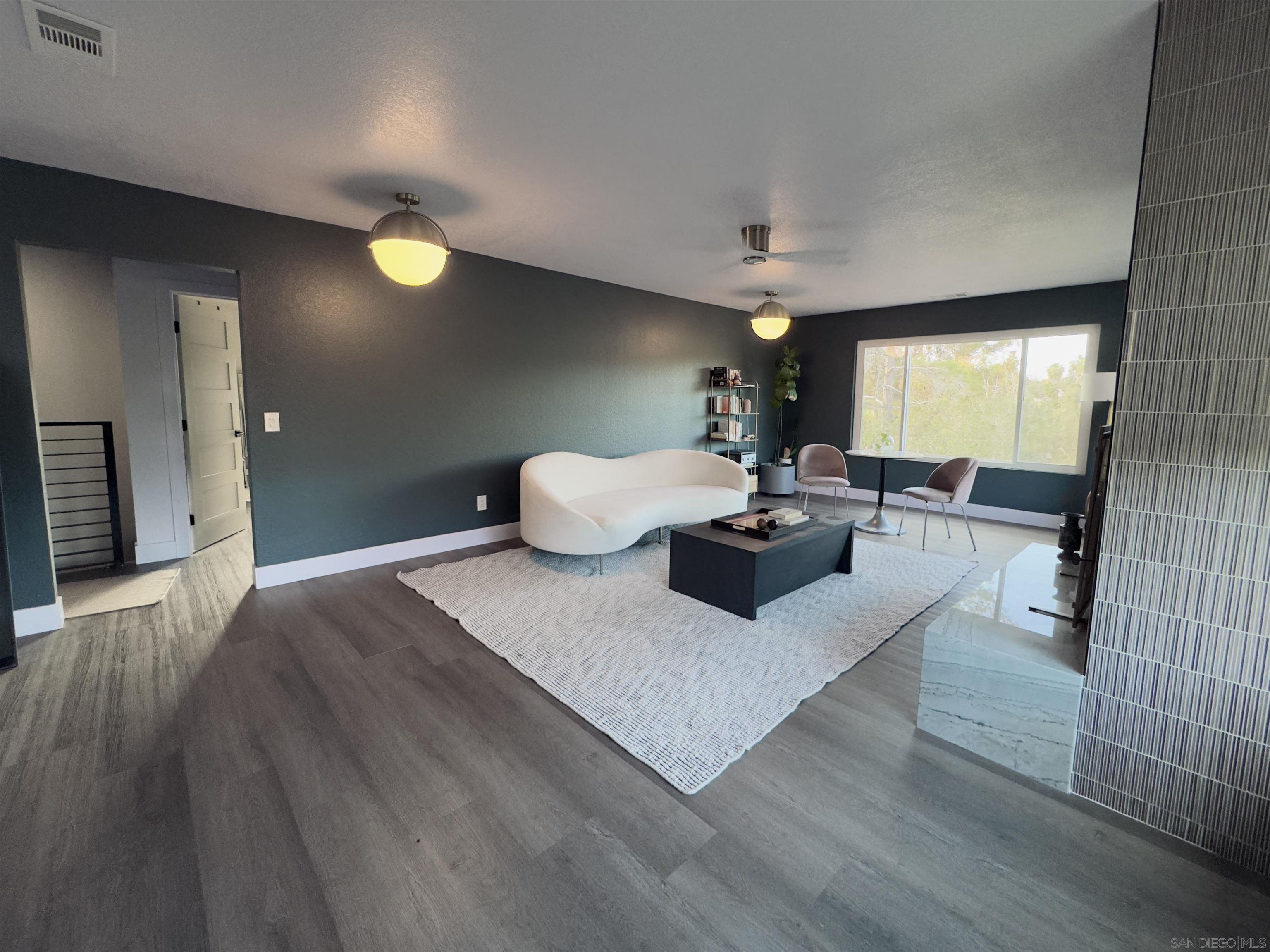 1026  Eucalyptus Ave