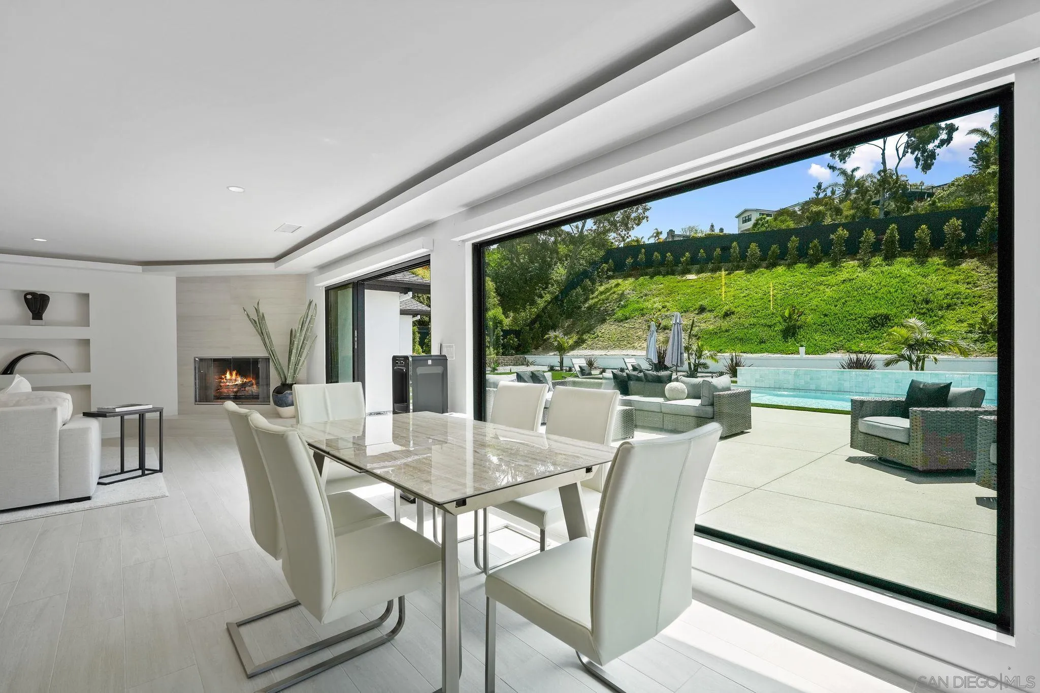 La Jolla, California 92037, United States, 3 Bedrooms Bedrooms, ,4 BathroomsBathrooms,Residential,Pending,123228