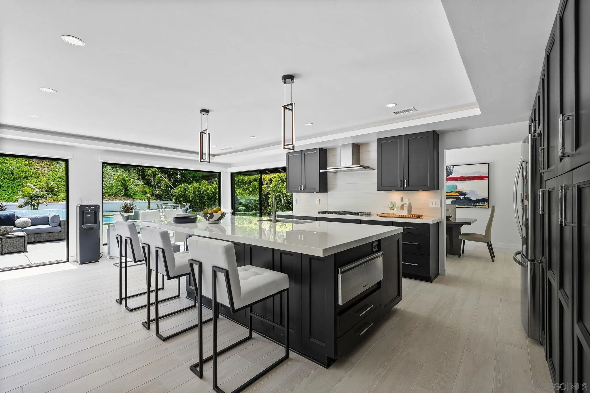 La Jolla, California 92037, United States, 3 Bedrooms Bedrooms, ,4 BathroomsBathrooms,Residential,Pending,123228