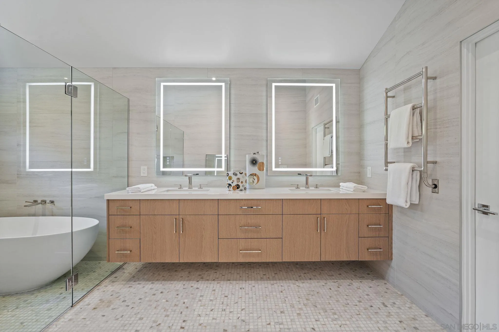 La Jolla, California 92037, United States, 3 Bedrooms Bedrooms, ,4 BathroomsBathrooms,Residential,Pending,123228