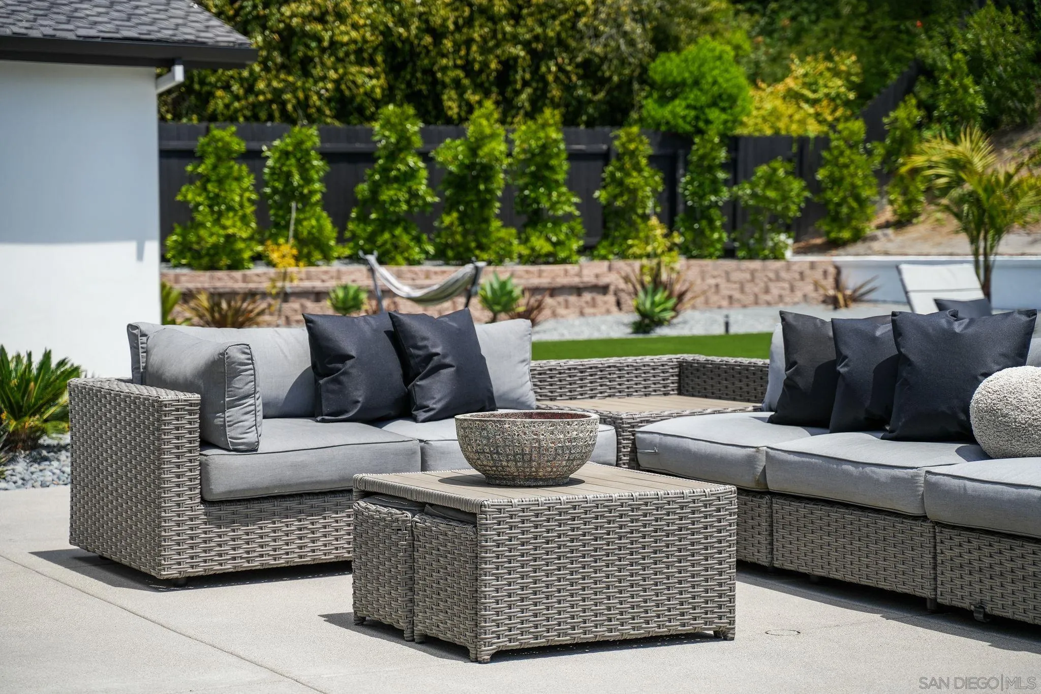 La Jolla, California 92037, United States, 3 Bedrooms Bedrooms, ,4 BathroomsBathrooms,Residential,Pending,123228