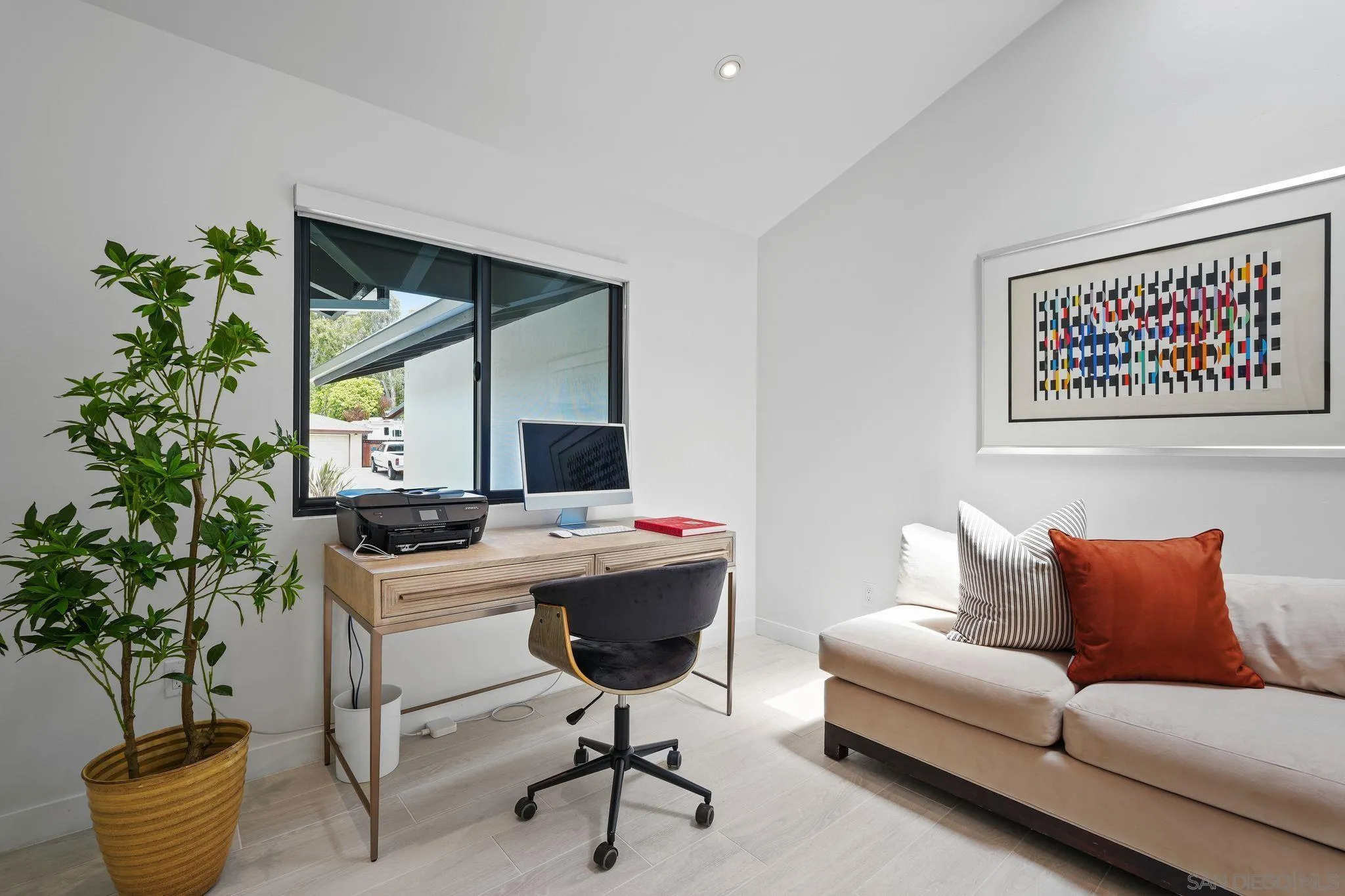 La Jolla, California 92037, United States, 3 Bedrooms Bedrooms, ,4 BathroomsBathrooms,Residential,Pending,123228