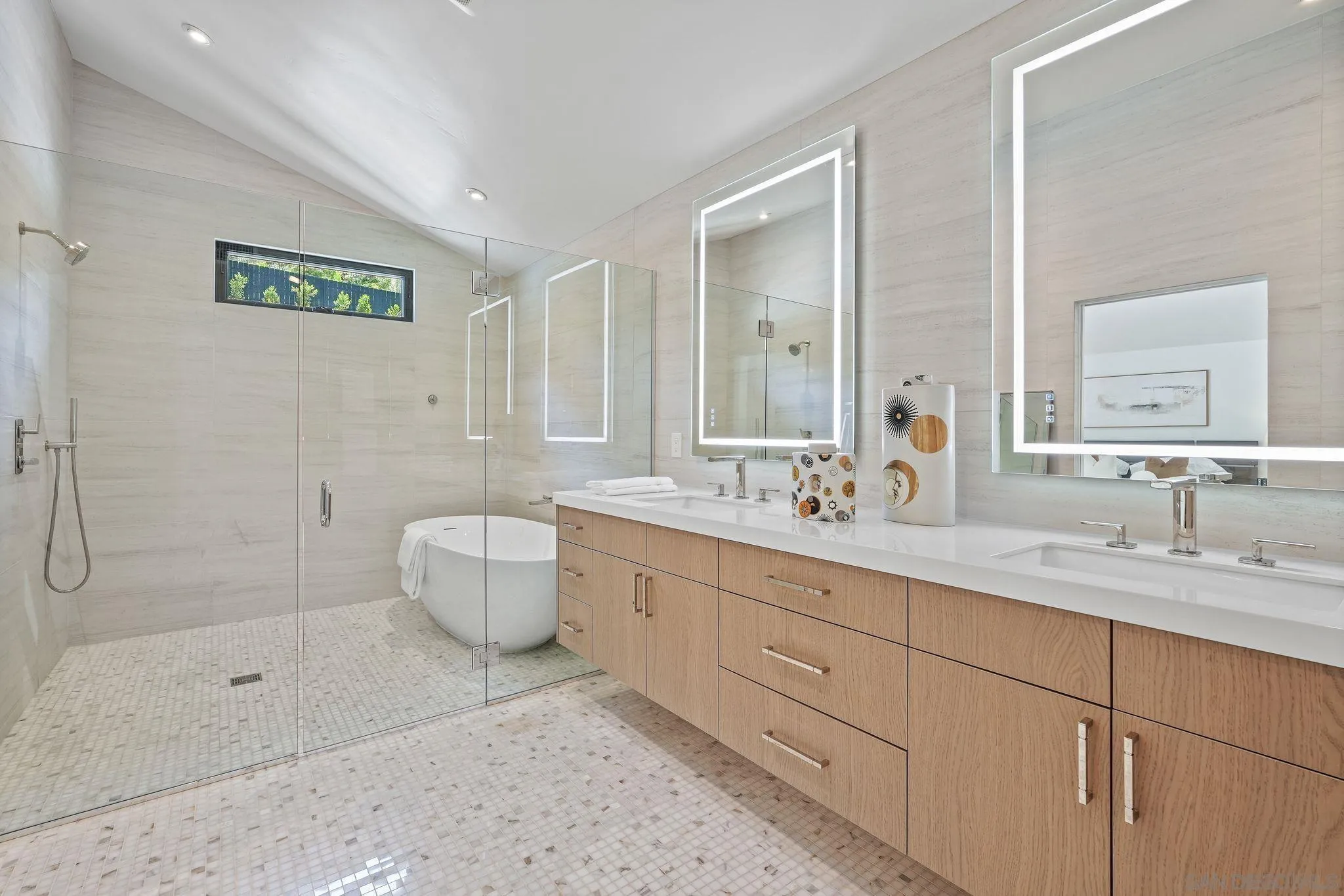 La Jolla, California 92037, United States, 3 Bedrooms Bedrooms, ,4 BathroomsBathrooms,Residential,Pending,123228