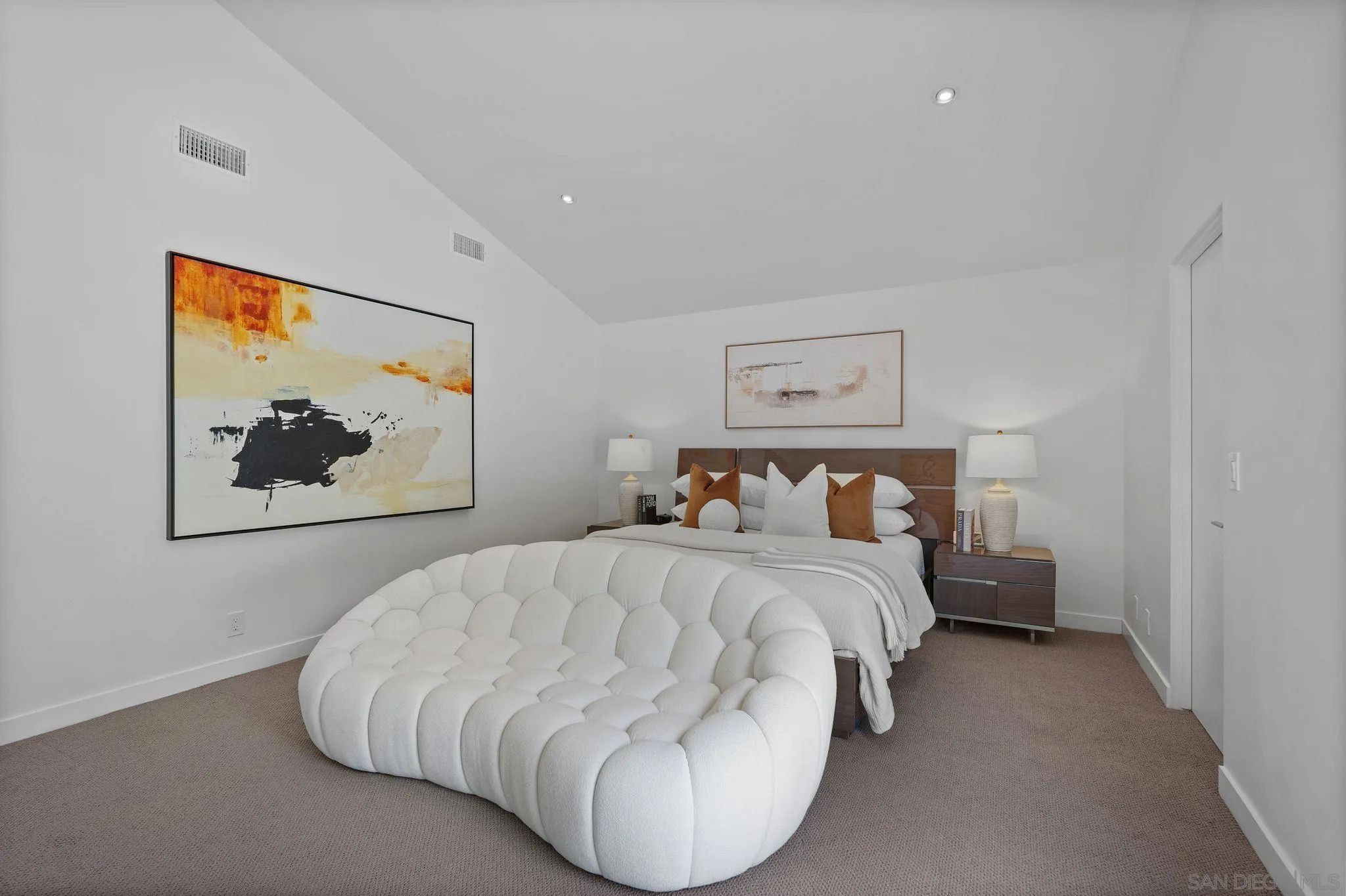 La Jolla, California 92037, United States, 3 Bedrooms Bedrooms, ,4 BathroomsBathrooms,Residential,Pending,123228