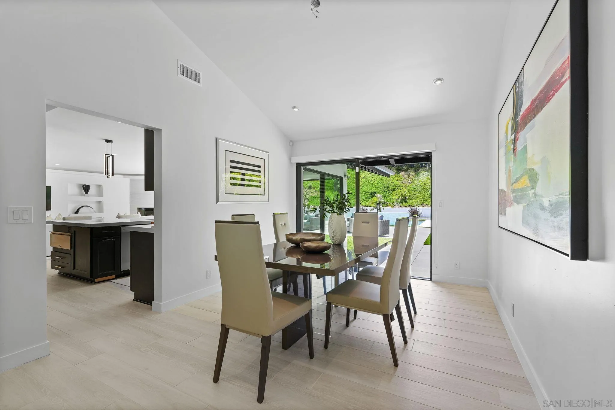 La Jolla, California 92037, United States, 3 Bedrooms Bedrooms, ,4 BathroomsBathrooms,Residential,Pending,123228