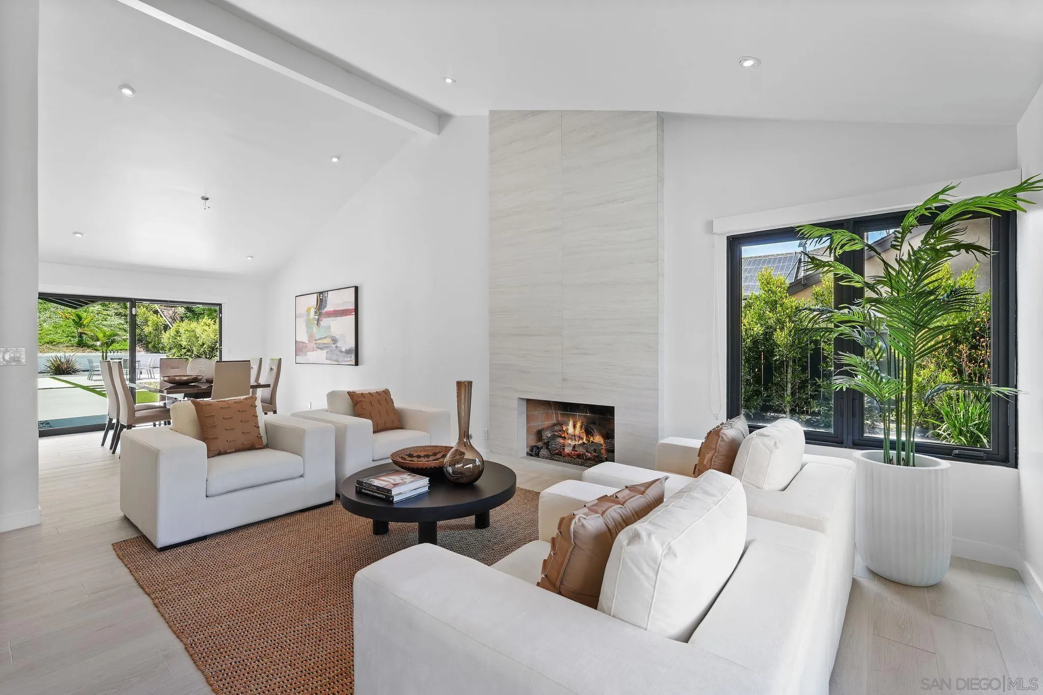 La Jolla, California 92037, United States, 3 Bedrooms Bedrooms, ,4 BathroomsBathrooms,Residential,Pending,123228