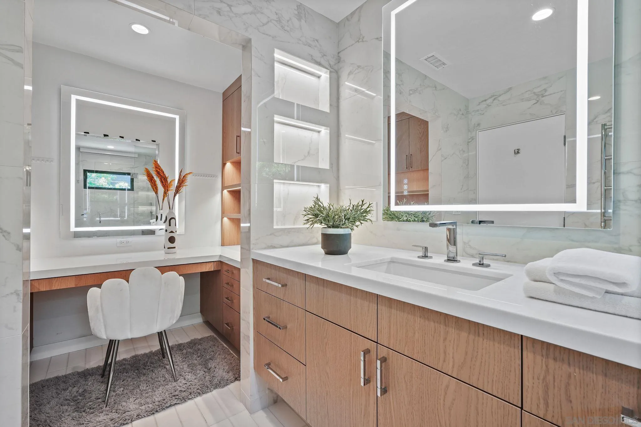 La Jolla, California 92037, United States, 3 Bedrooms Bedrooms, ,4 BathroomsBathrooms,Residential,Pending,123228