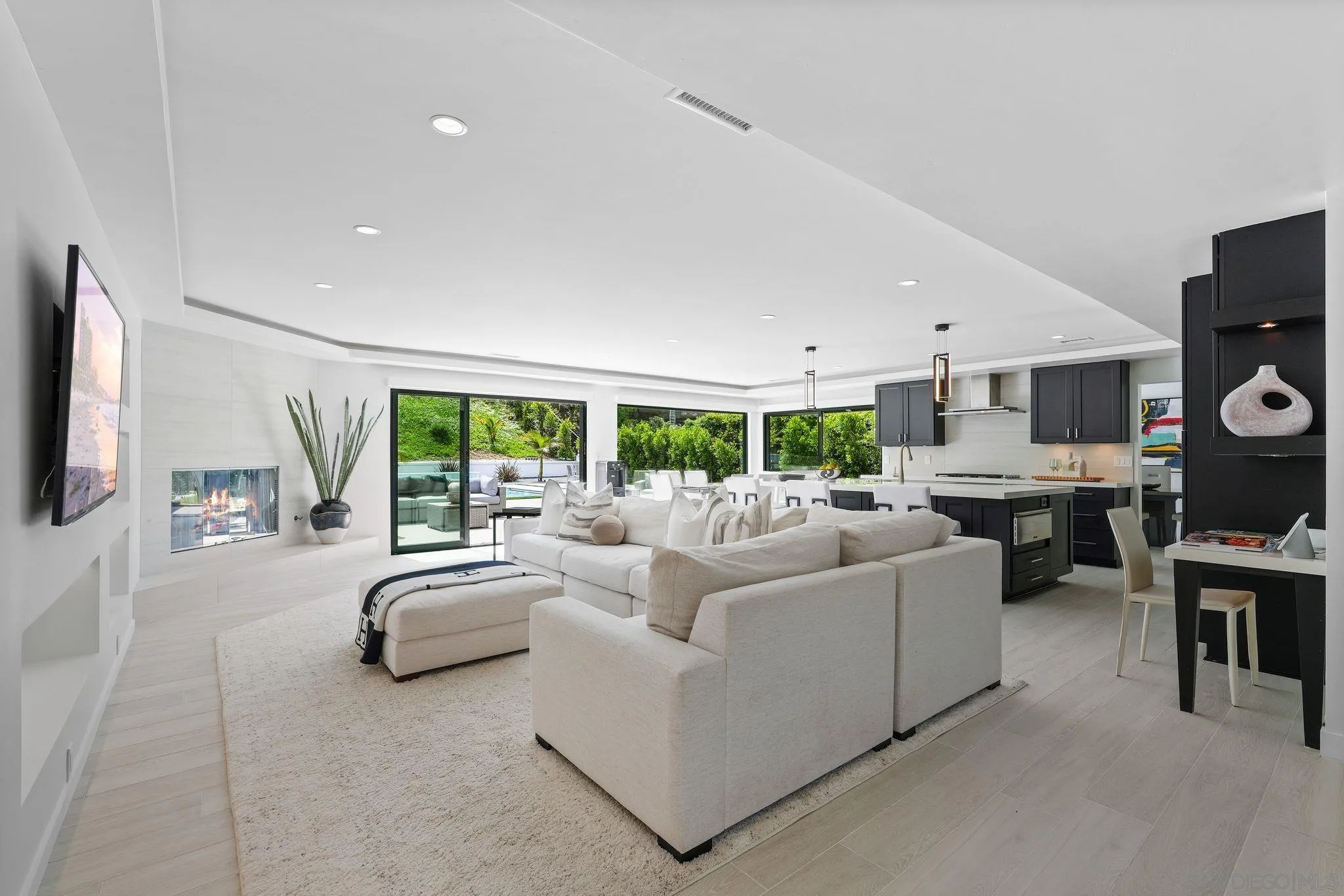 La Jolla, California 92037, United States, 3 Bedrooms Bedrooms, ,4 BathroomsBathrooms,Residential,Pending,123228