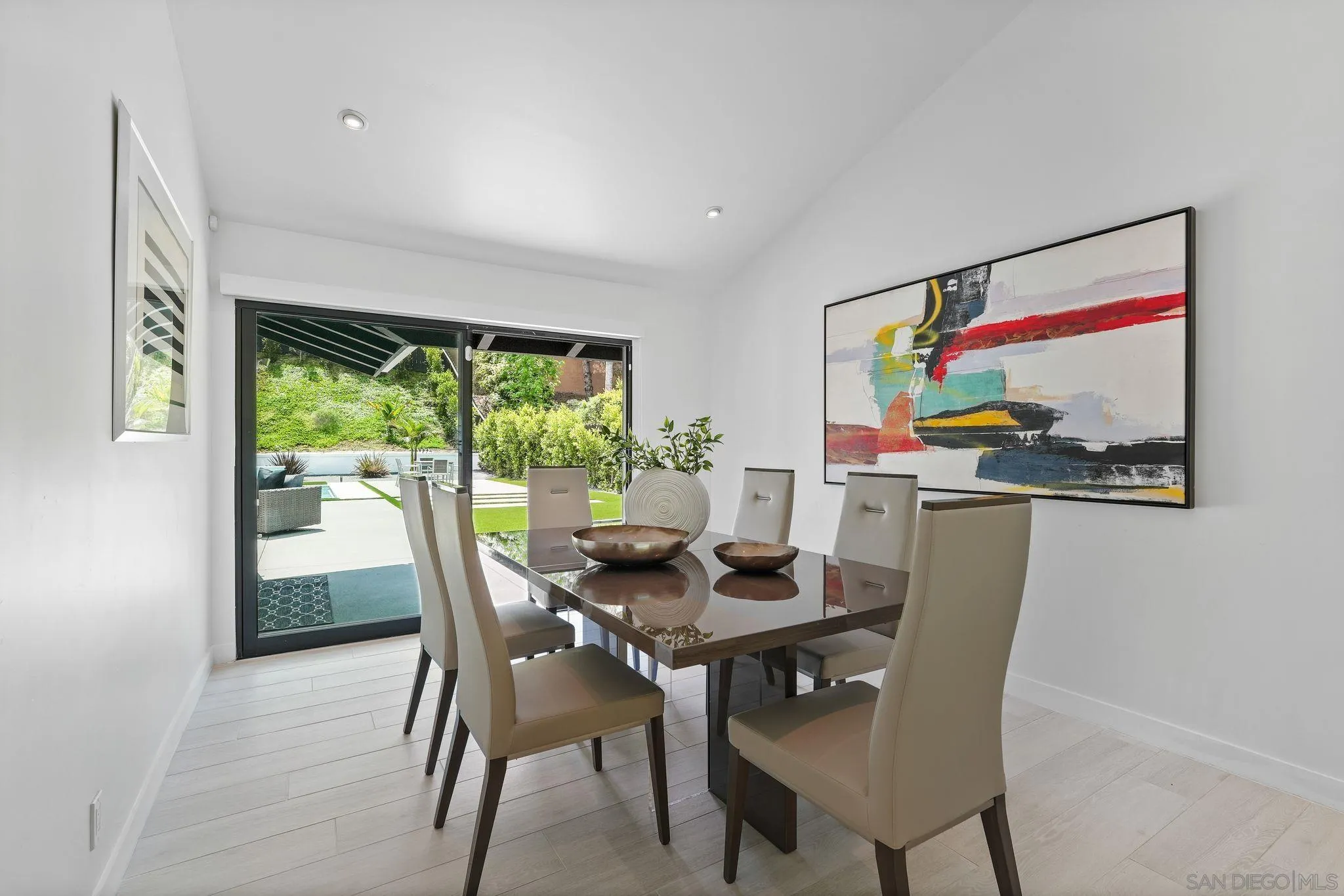 La Jolla, California 92037, United States, 3 Bedrooms Bedrooms, ,4 BathroomsBathrooms,Residential,Pending,123228