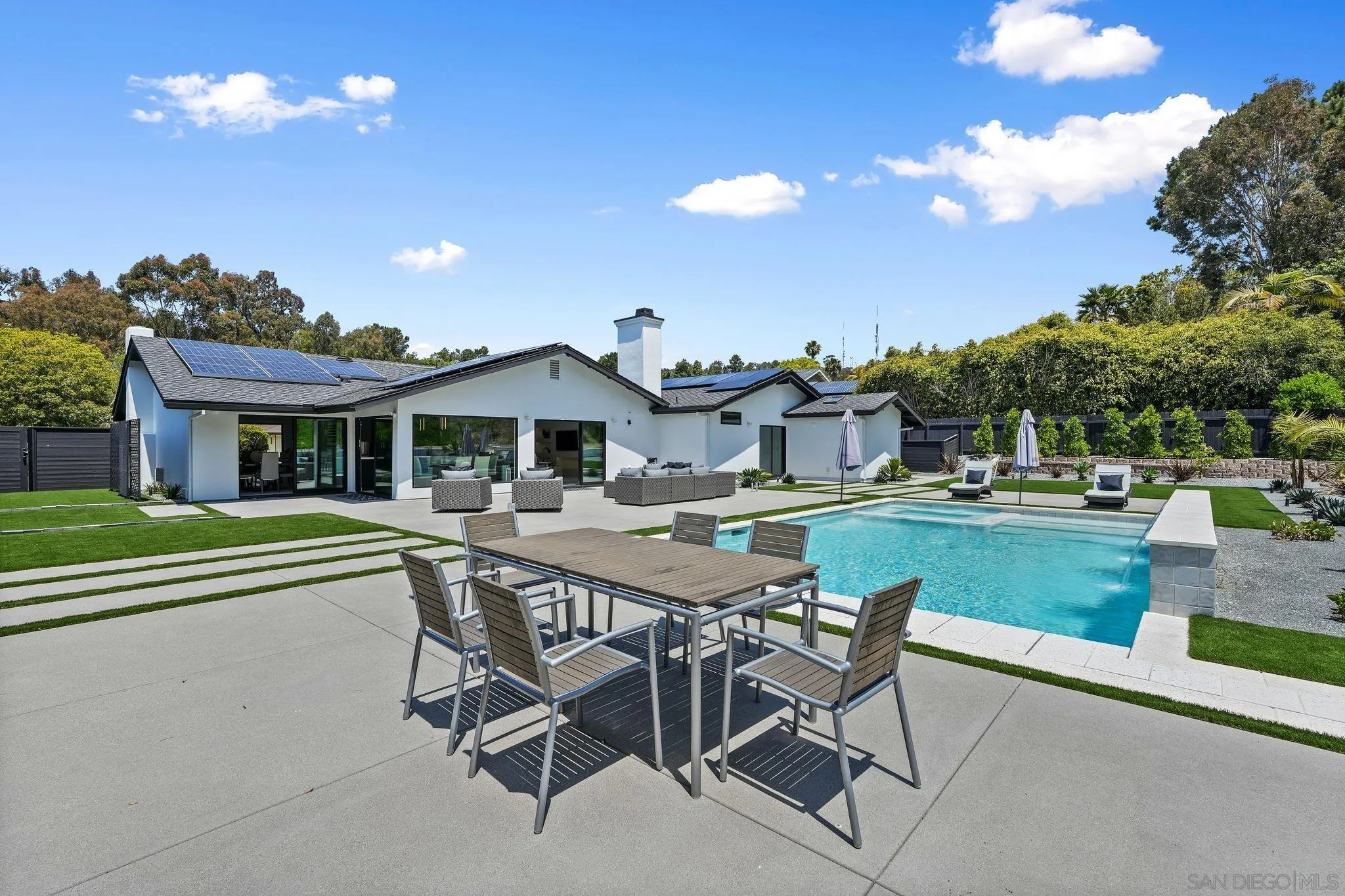 La Jolla, California 92037, United States, 3 Bedrooms Bedrooms, ,4 BathroomsBathrooms,Residential,Pending,123228