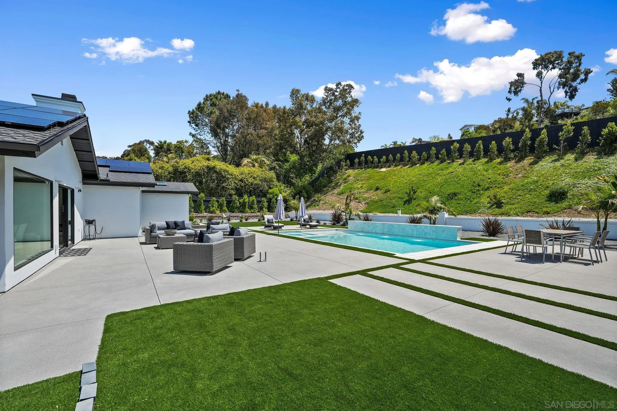 La Jolla, California 92037, United States, 3 Bedrooms Bedrooms, ,4 BathroomsBathrooms,Residential,Pending,123228