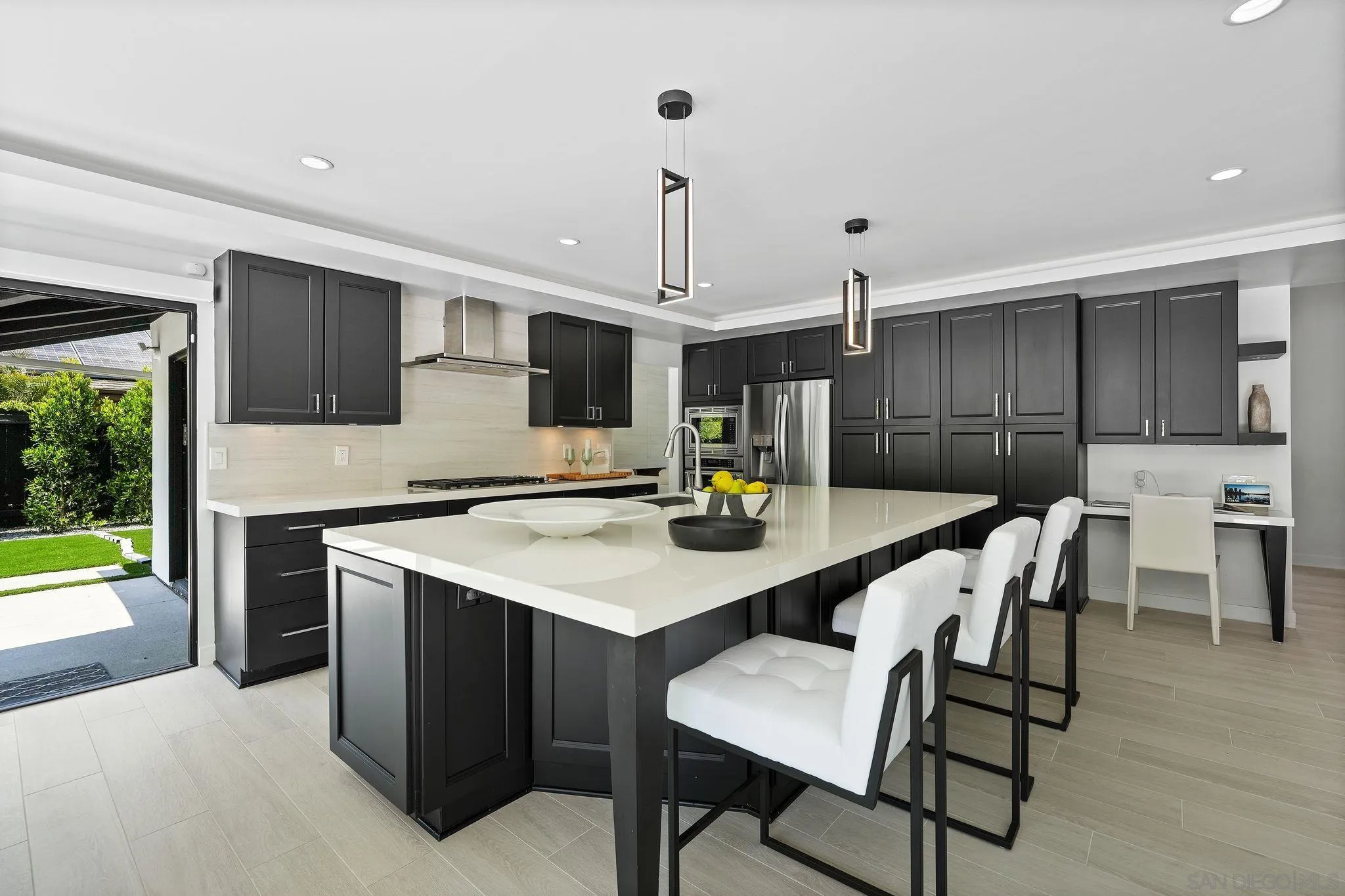 La Jolla, California 92037, United States, 3 Bedrooms Bedrooms, ,4 BathroomsBathrooms,Residential,Pending,123228