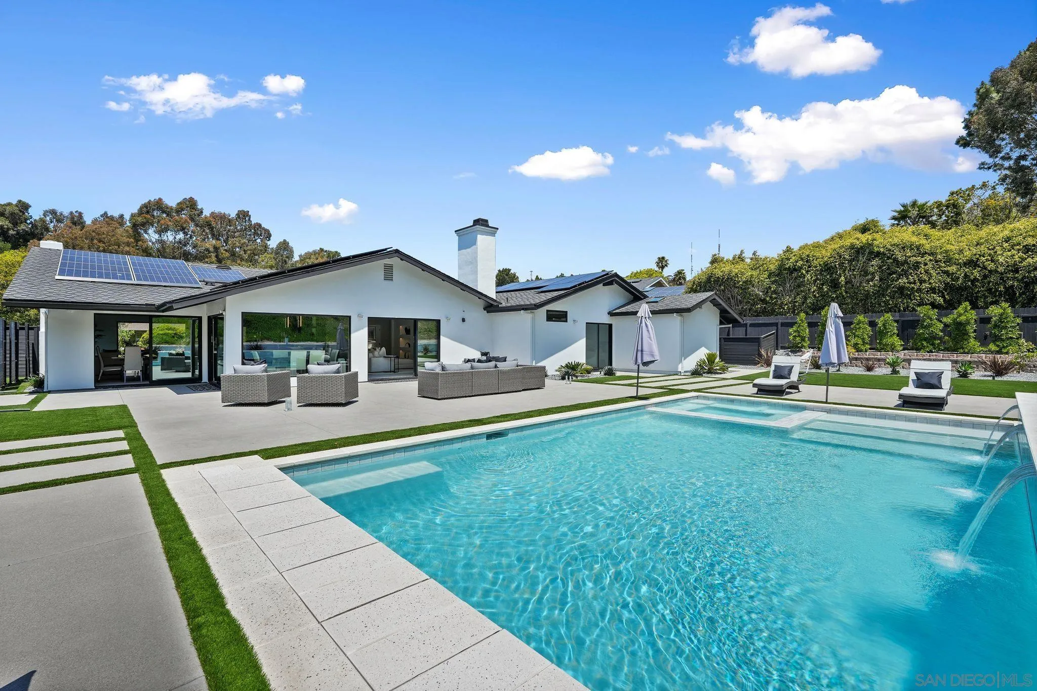 La Jolla, California 92037, United States, 3 Bedrooms Bedrooms, ,4 BathroomsBathrooms,Residential,Pending,123228