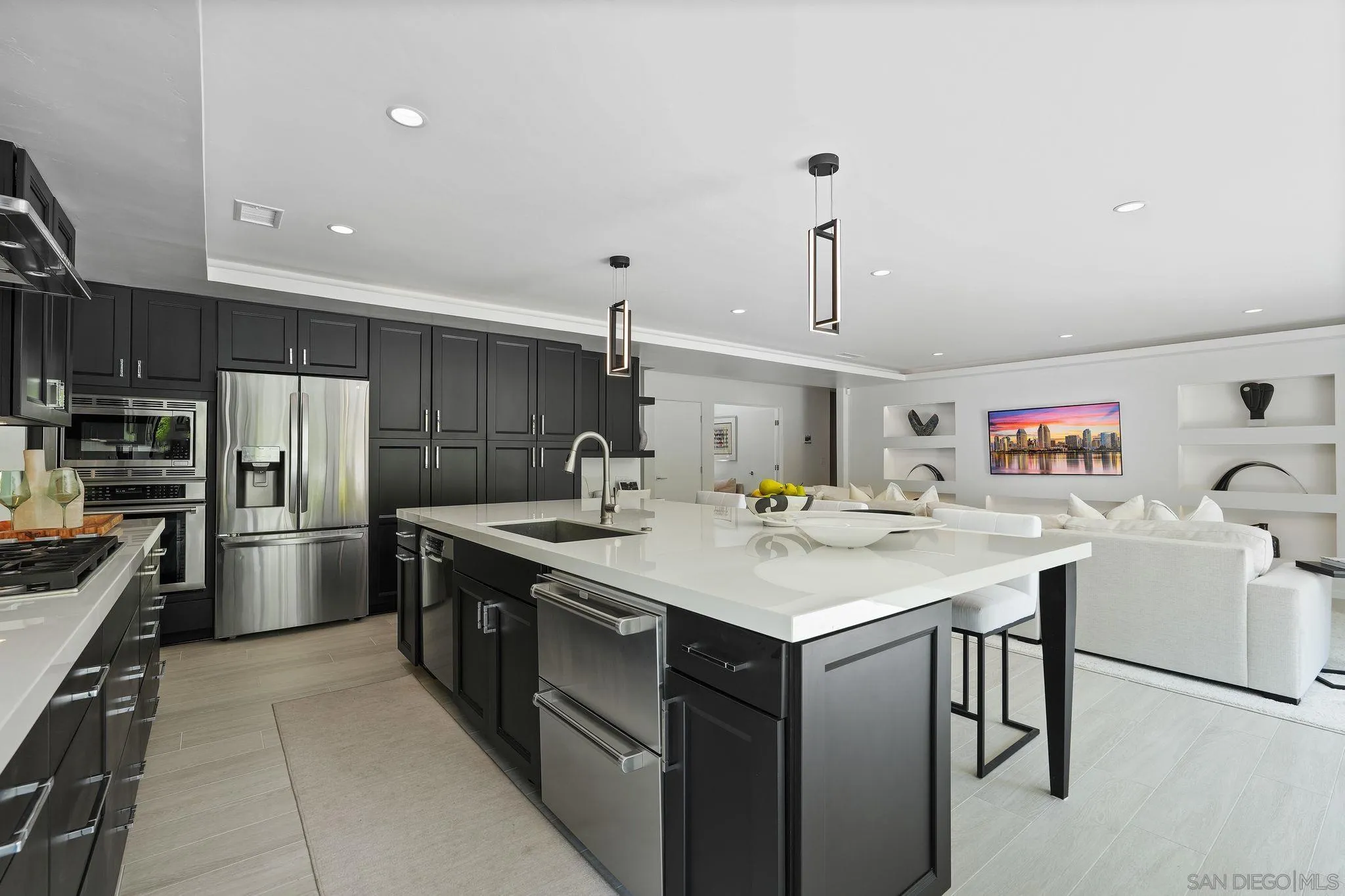 La Jolla, California 92037, United States, 3 Bedrooms Bedrooms, ,4 BathroomsBathrooms,Residential,Pending,123228