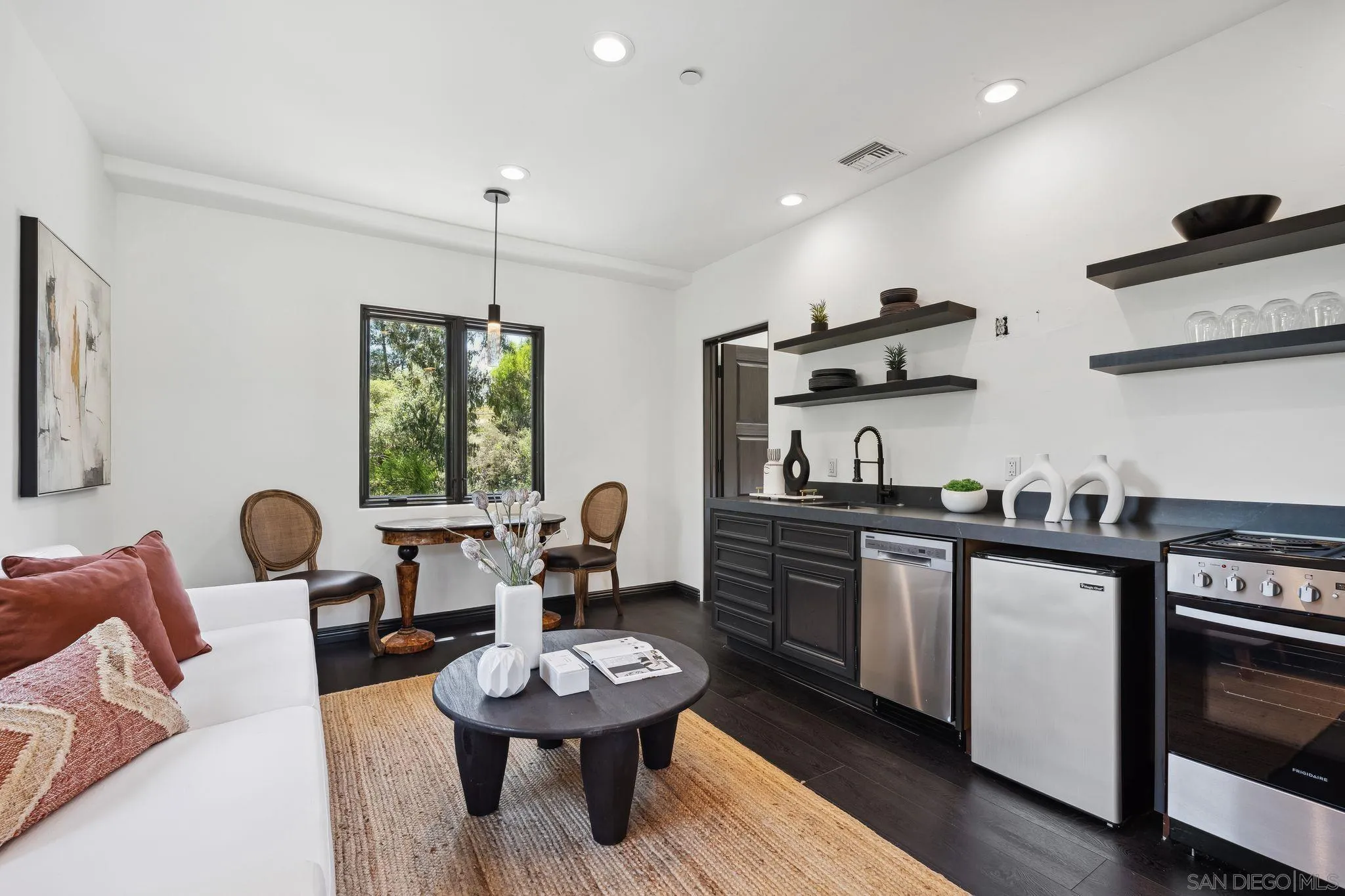 Rancho Santa Fe, California 92067, United States, 5 Bedrooms Bedrooms, ,6 BathroomsBathrooms,Residential,Active,134573