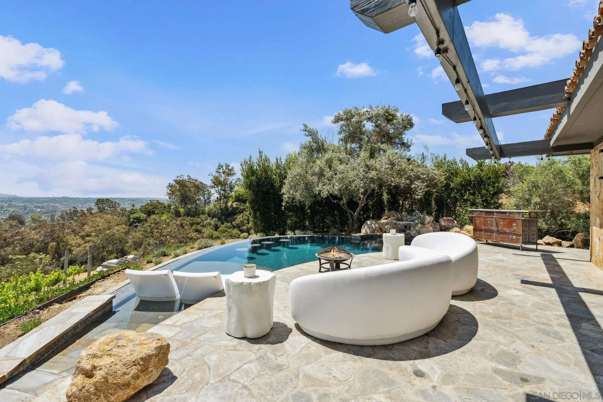 Rancho Santa Fe, California 92067, United States, 5 Bedrooms Bedrooms, ,6 BathroomsBathrooms,Residential,Active,134573