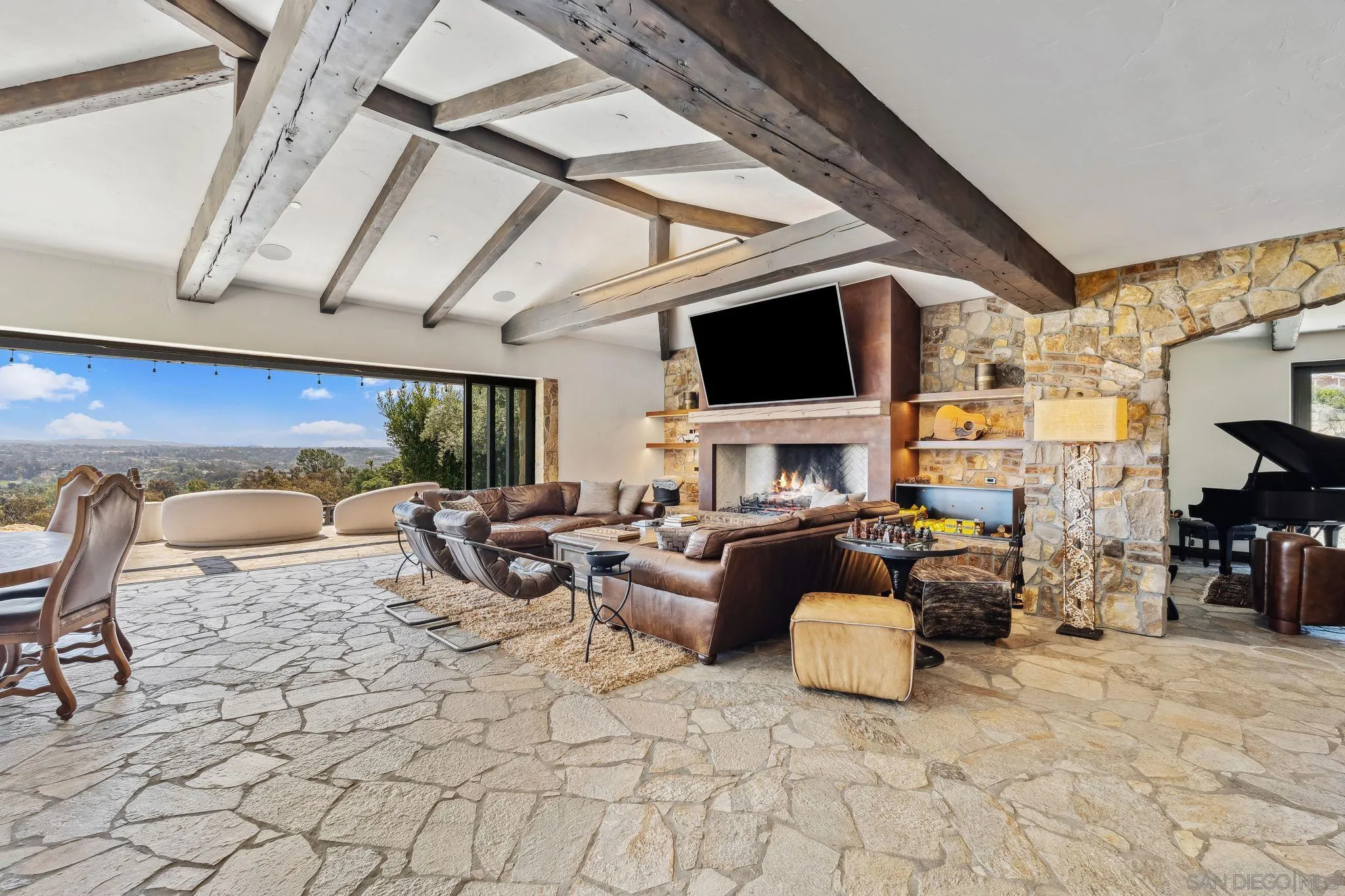 Rancho Santa Fe, California 92067, United States, 5 Bedrooms Bedrooms, ,6 BathroomsBathrooms,Residential,Active,134573