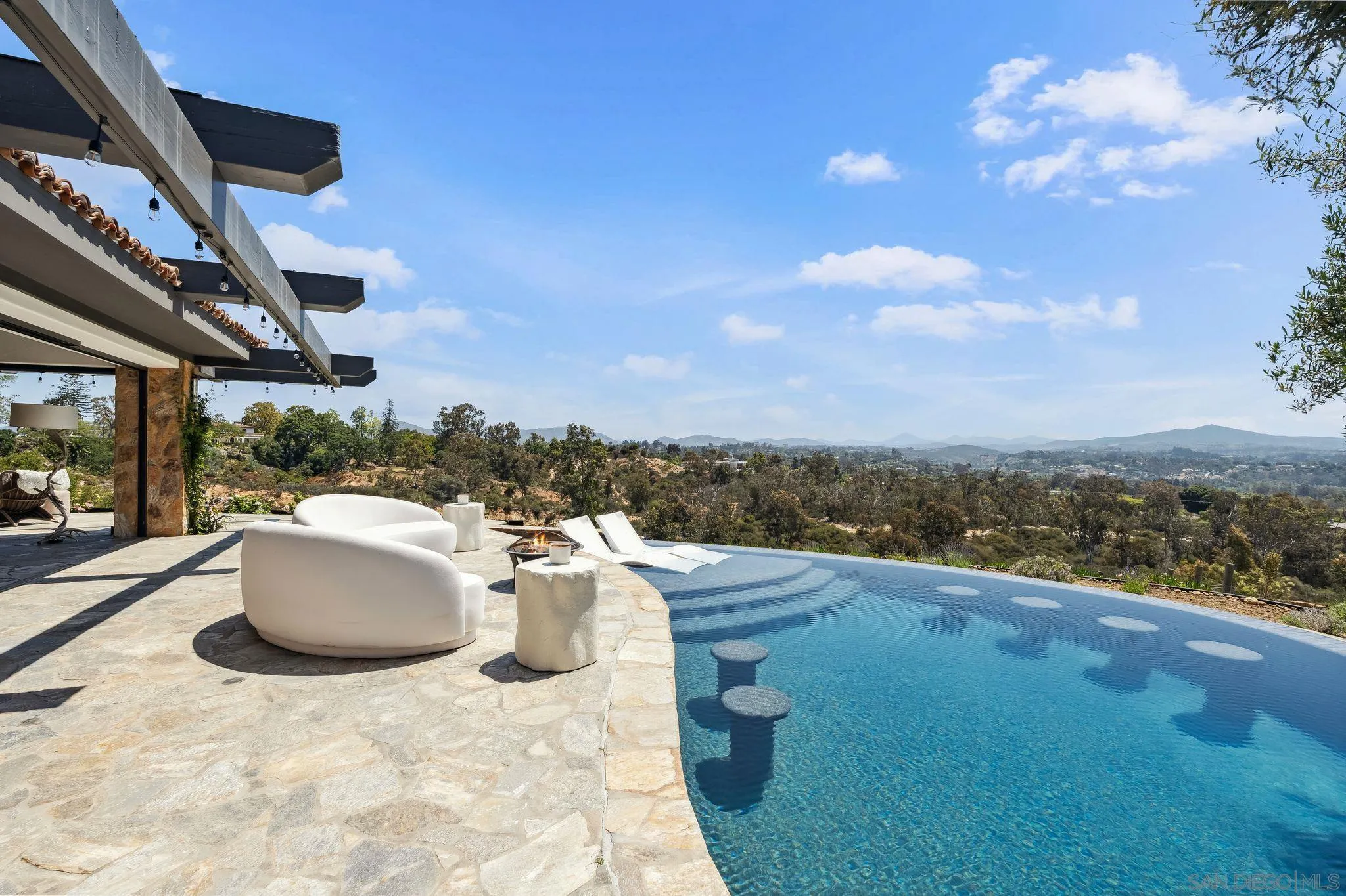 Rancho Santa Fe, California 92067, United States, 5 Bedrooms Bedrooms, ,6 BathroomsBathrooms,Residential,Active,134573