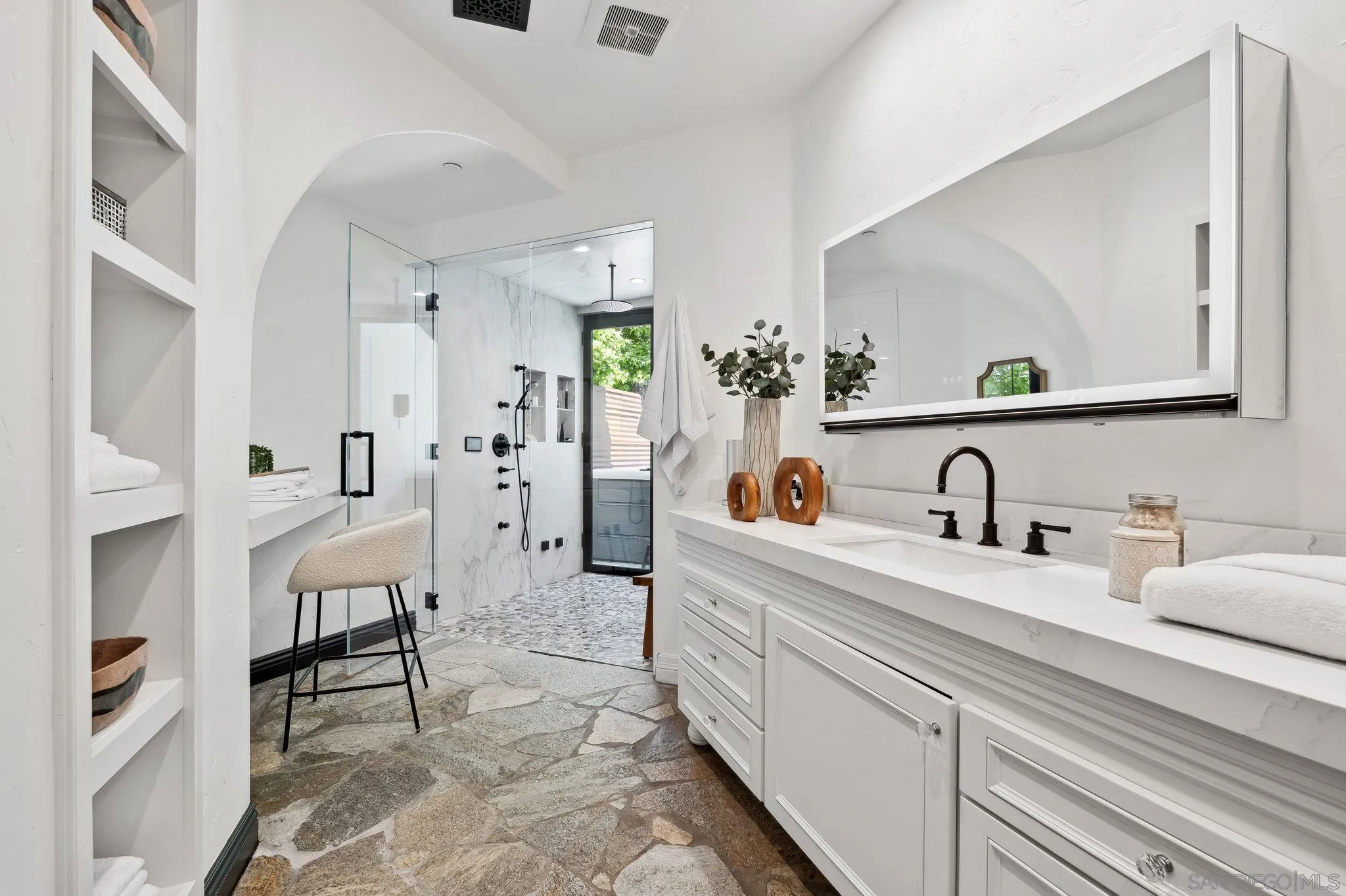 Rancho Santa Fe, California 92067, United States, 5 Bedrooms Bedrooms, ,6 BathroomsBathrooms,Residential,Active,134573