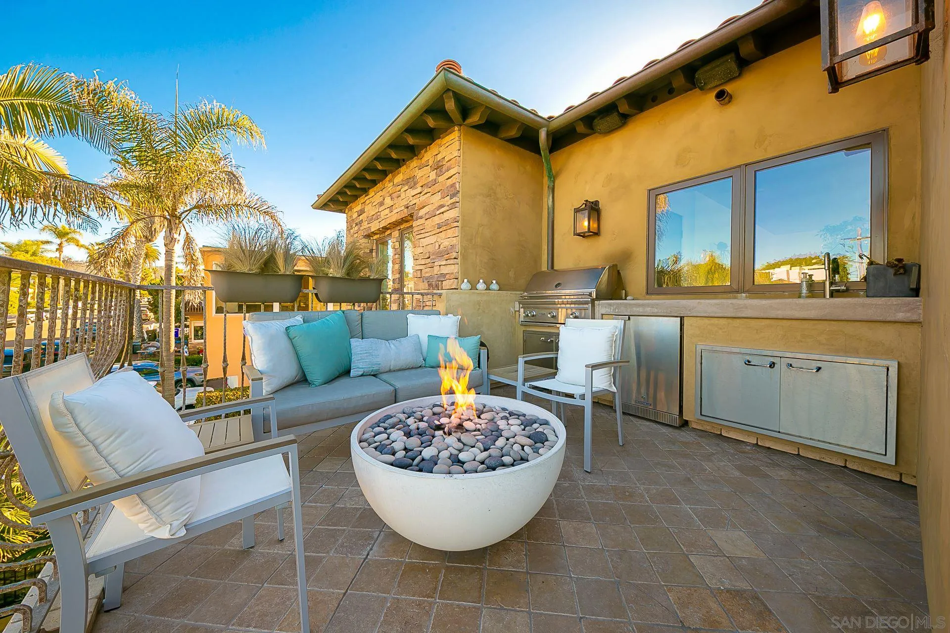 La Jolla, California 92037, United States, 3 Bedrooms Bedrooms, ,4 BathroomsBathrooms,Residential,Active,63217