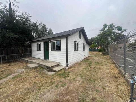 1021 D Street Ramona CA 92065