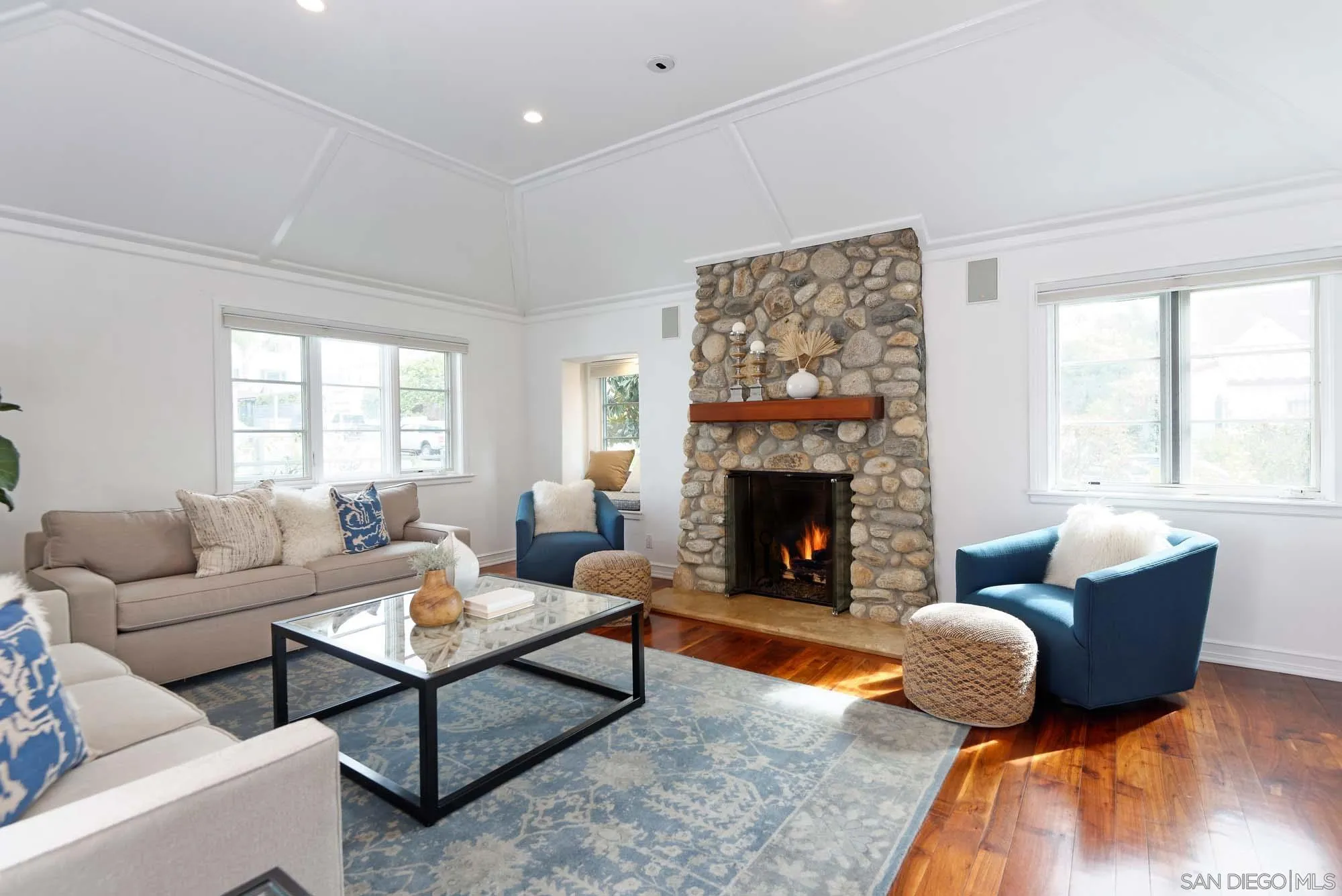 La Jolla, California 92037, United States, 4 Bedrooms Bedrooms, ,4 BathroomsBathrooms,Residential,Active,116544