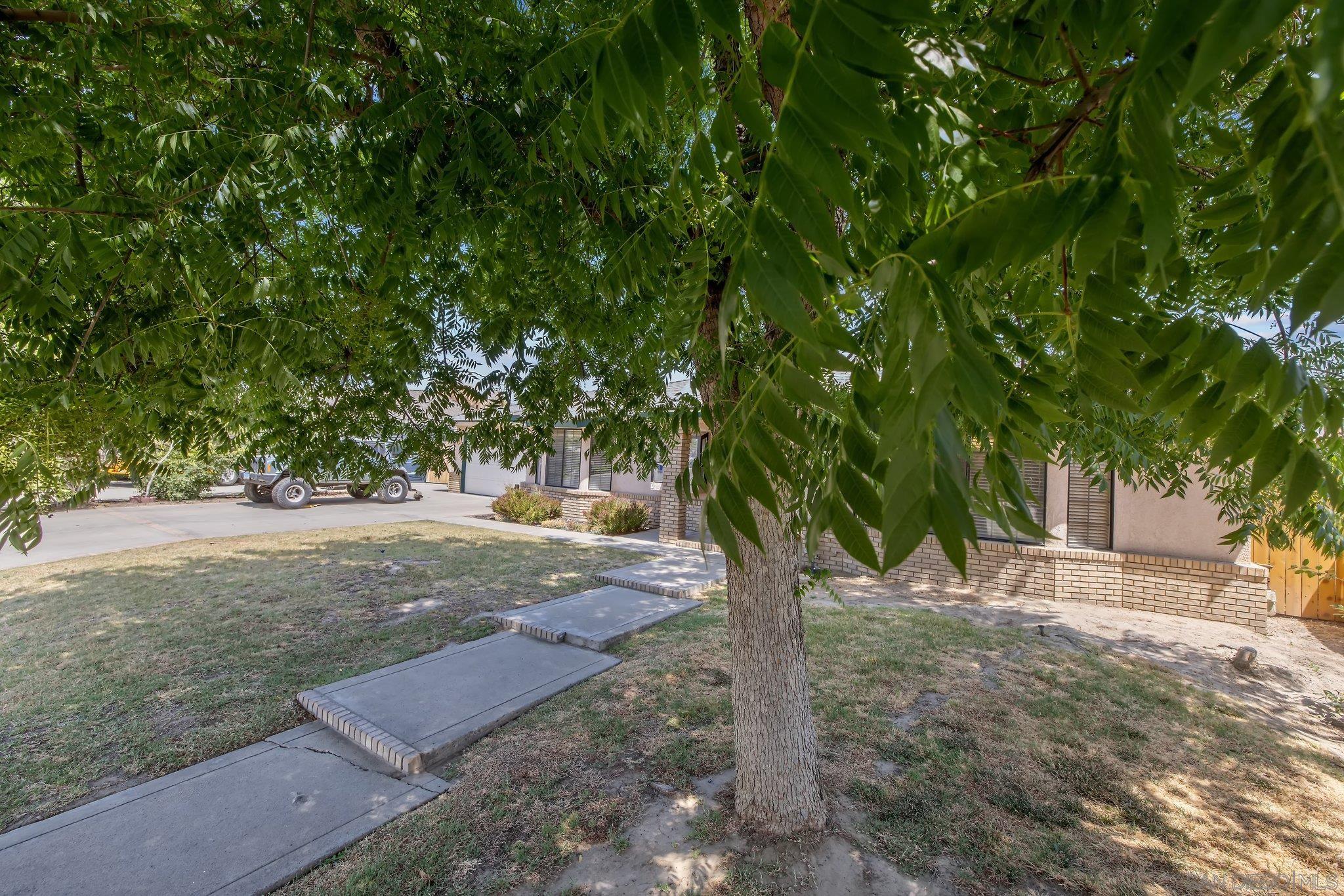 300 W Adrian Way