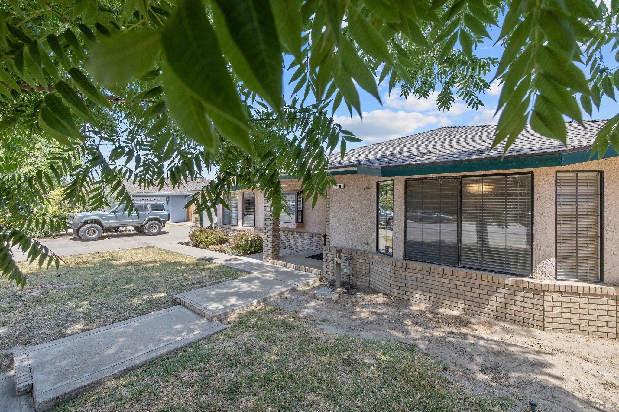 300 W Adrian Way