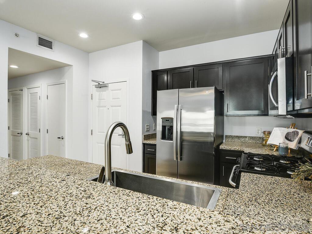 450 J St 3271
