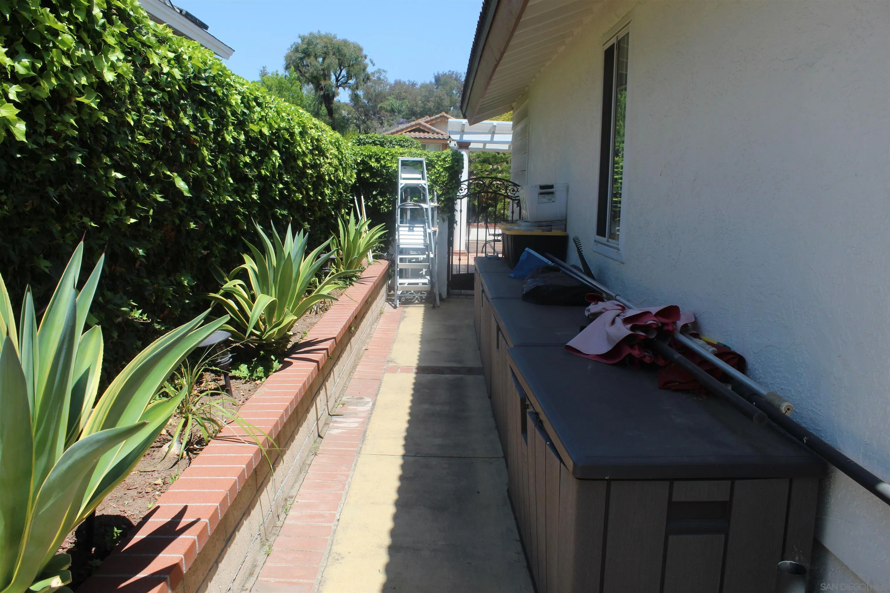 El Cajon, California 92019, United States, 4 Bedrooms Bedrooms, ,3 BathroomsBathrooms,Residential,Pending,148240