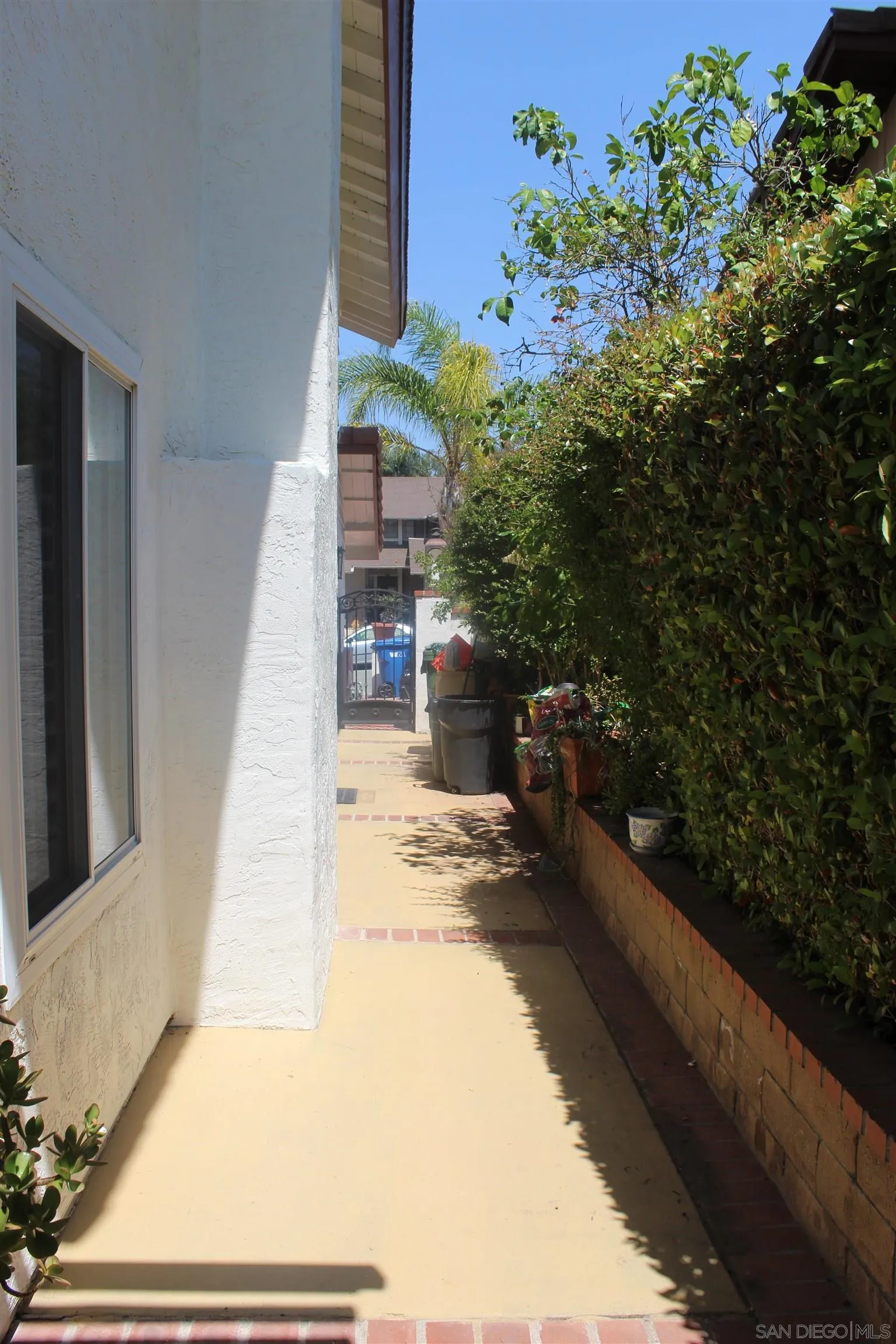 El Cajon, California 92019, United States, 4 Bedrooms Bedrooms, ,3 BathroomsBathrooms,Residential,Pending,148240