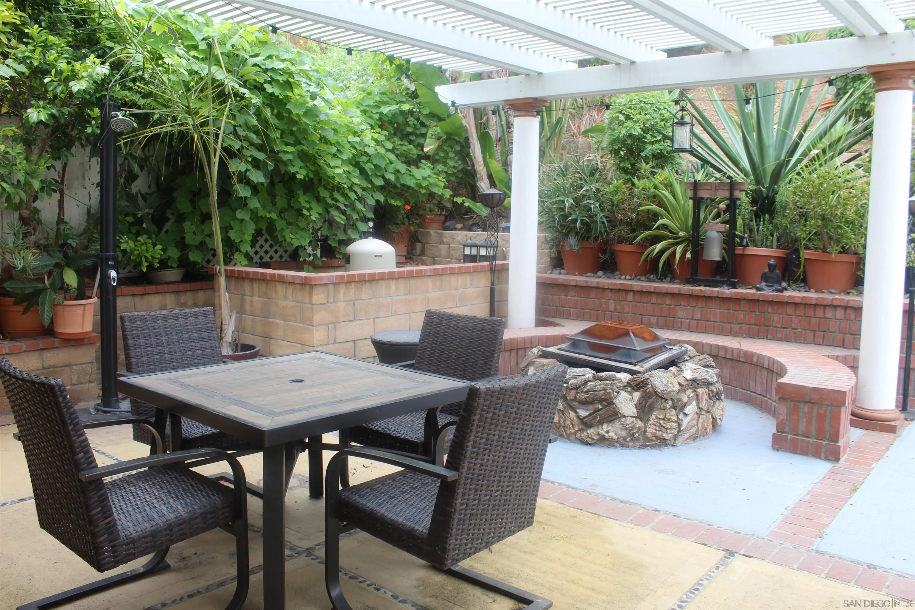 El Cajon, California 92019, United States, 4 Bedrooms Bedrooms, ,3 BathroomsBathrooms,Residential,Pending,148240