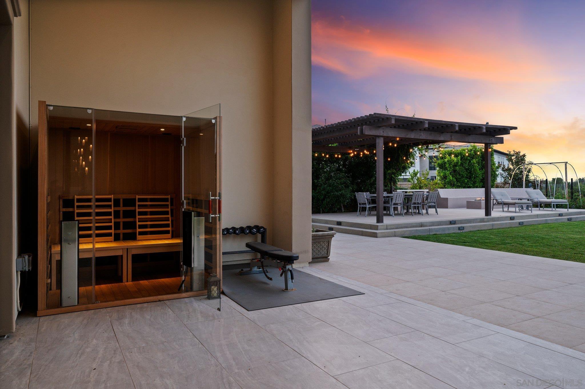 6210 Summit Crest Cir