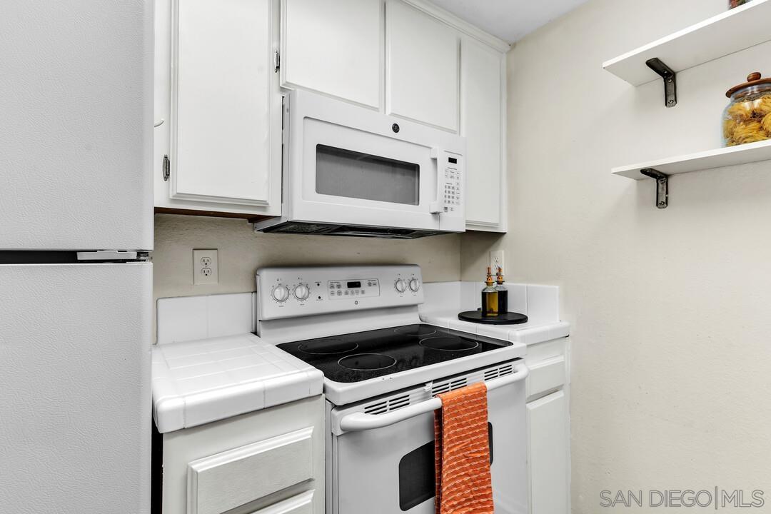 4452 Mentone St 304