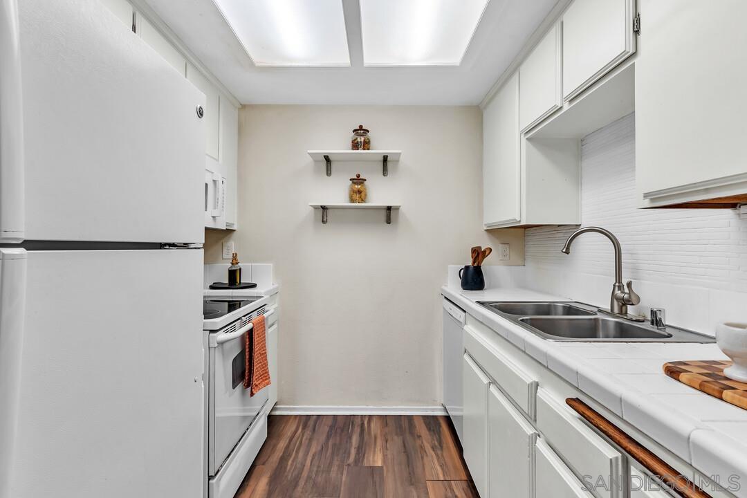 4452 Mentone St 304