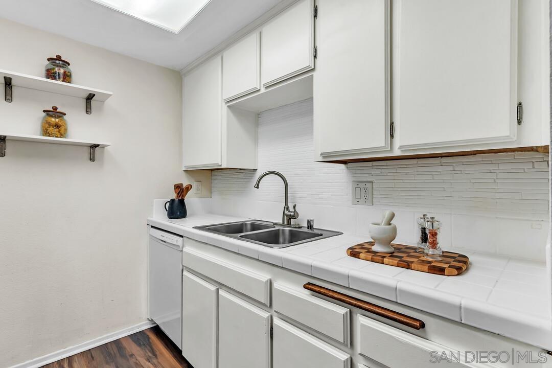 4452 Mentone St 304