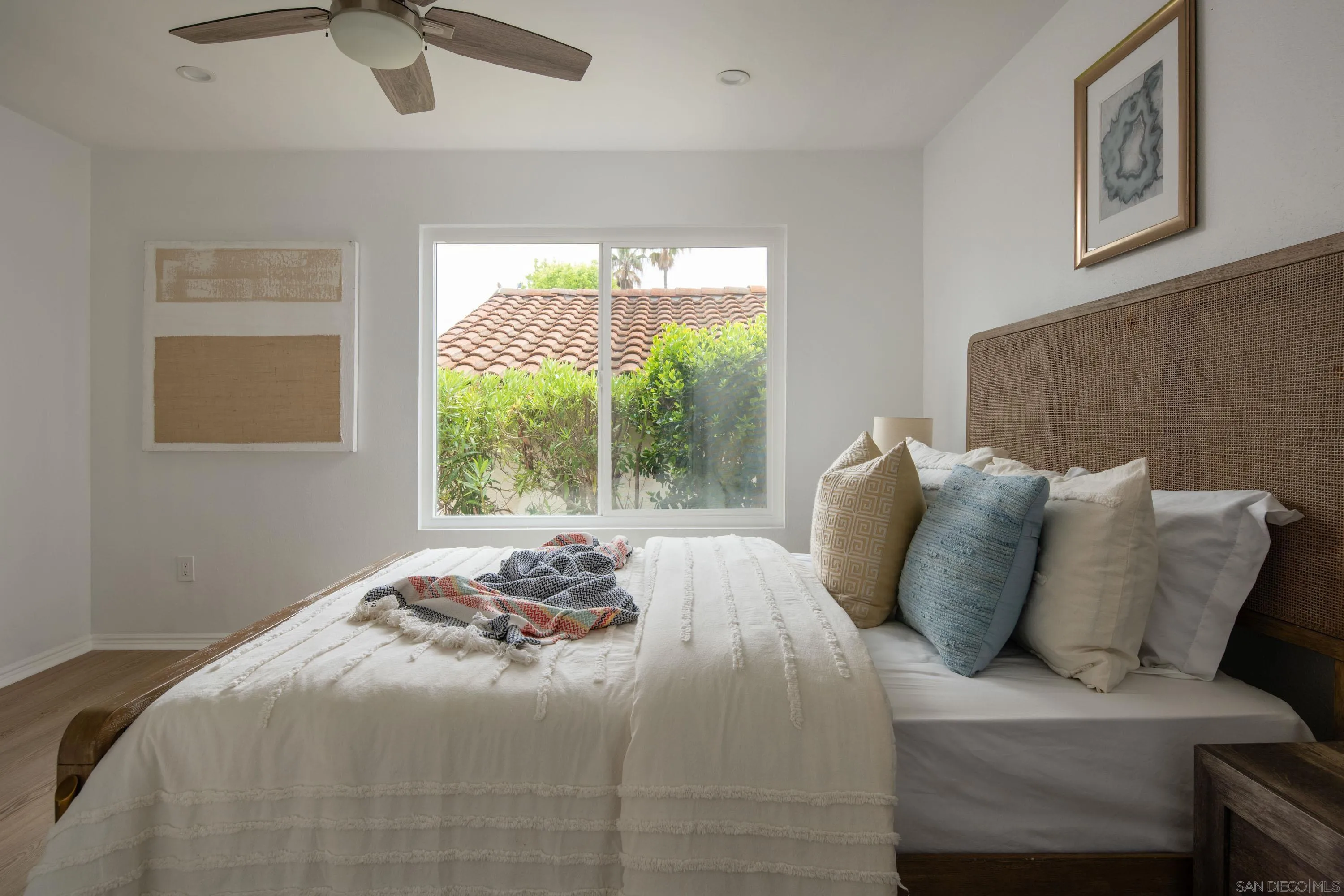 Encinitas, California 92024, United States, 3 Bedrooms Bedrooms, ,2 BathroomsBathrooms,Residential,Pending,128580