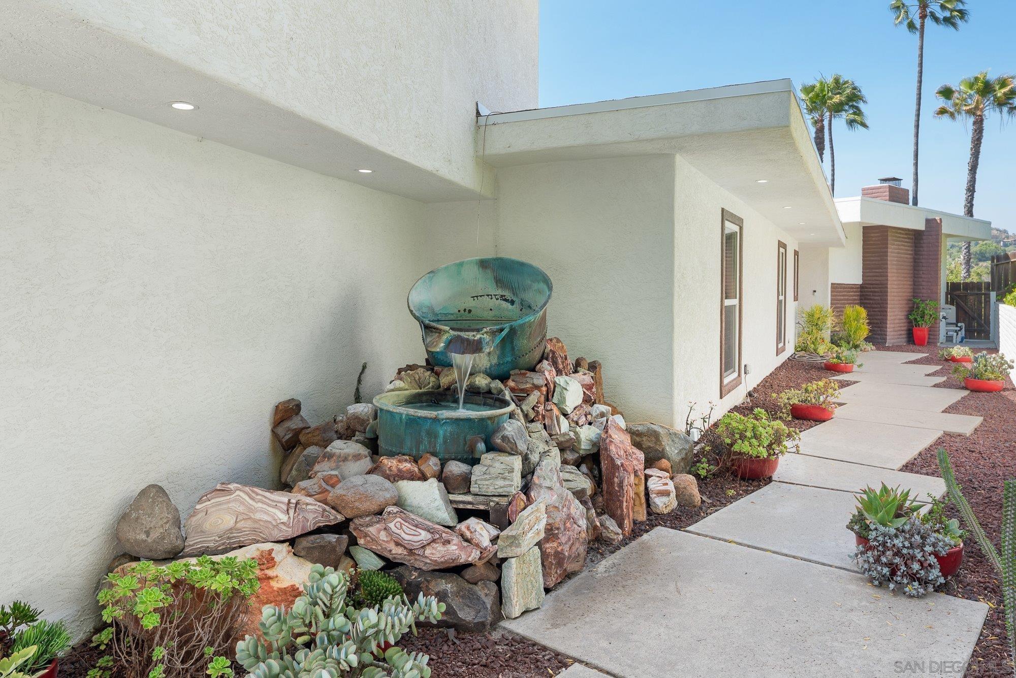 9470 La Cuesta Dr