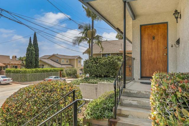 3448 Goldfinch Street