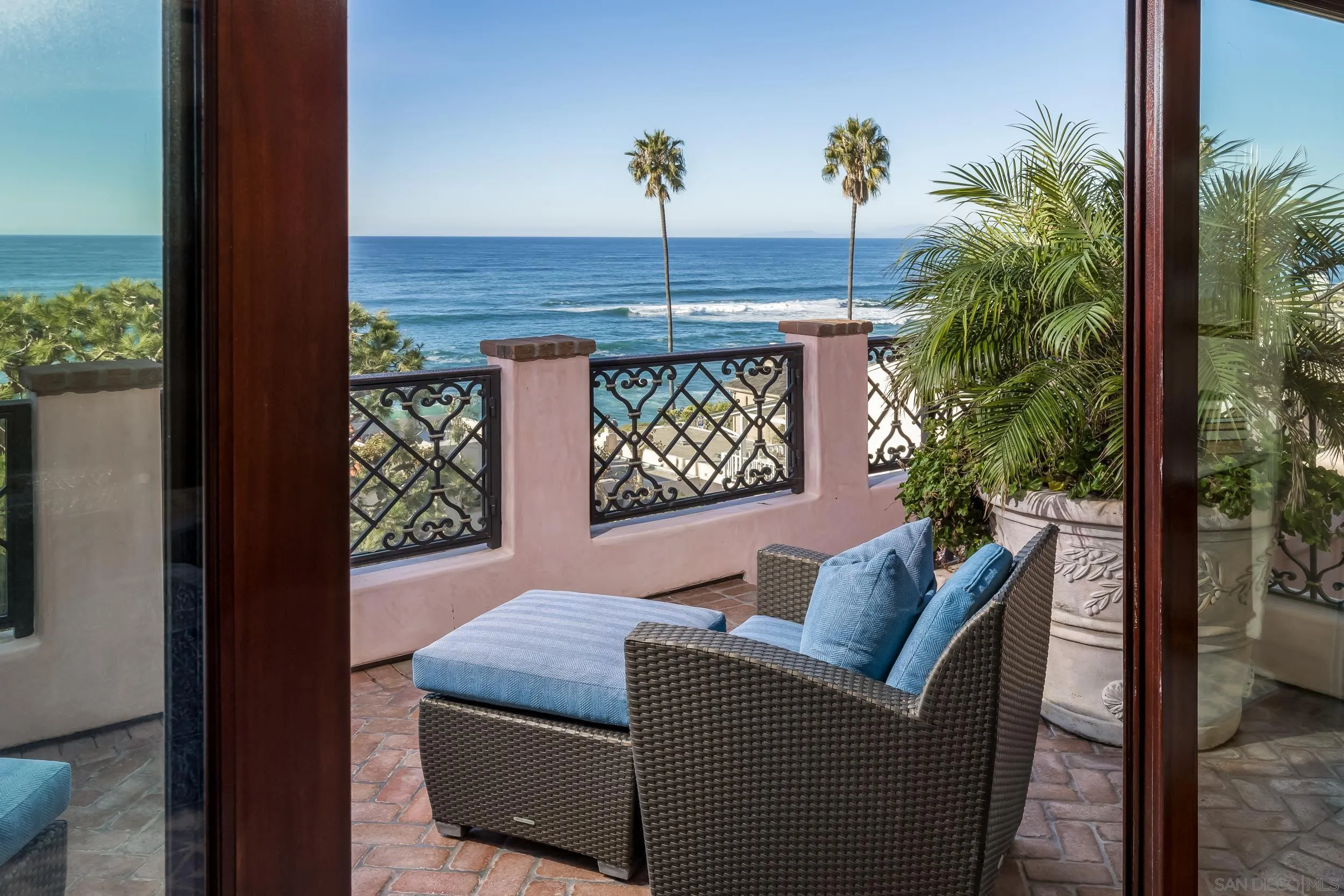 La Jolla, California 92037, United States, 8 Bedrooms Bedrooms, ,11 BathroomsBathrooms,Residential,Active,17909